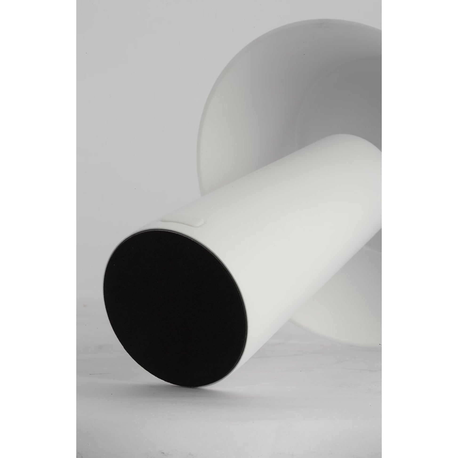 Sesa Short Accent Rechargeable Table Lamp, 120-240V, Matte White Finish - Bees Lighting
