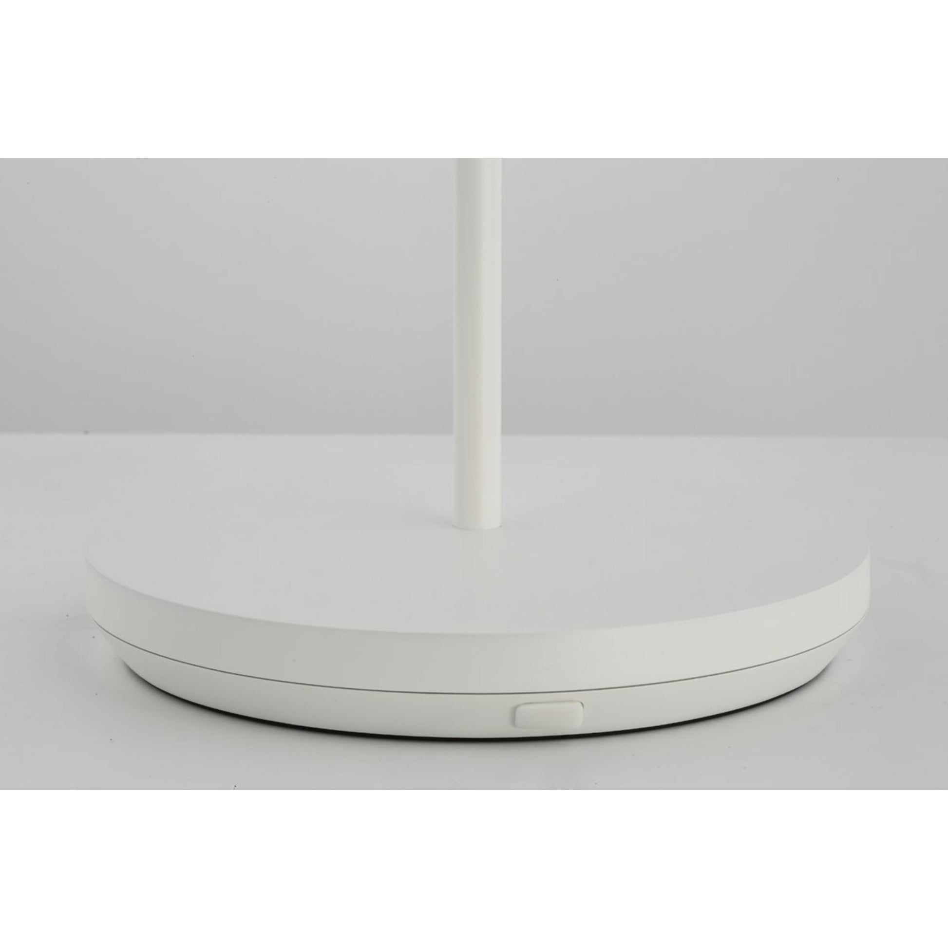 Tepa Medium Rechargeable Floor Lamp, 120-240V, Matte White Finish - Bees Lighting
