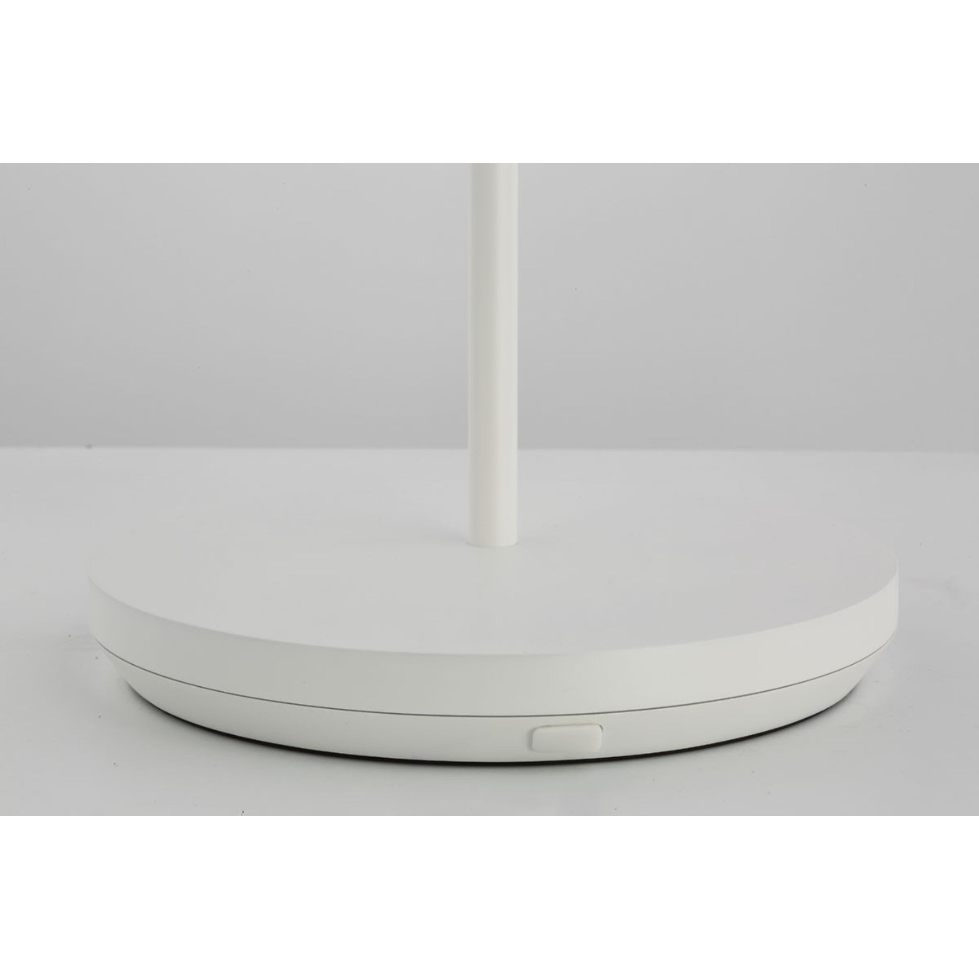 Tepa Medium Rechargeable Floor Lamp, 120-240V, Matte White Finish - Bees Lighting