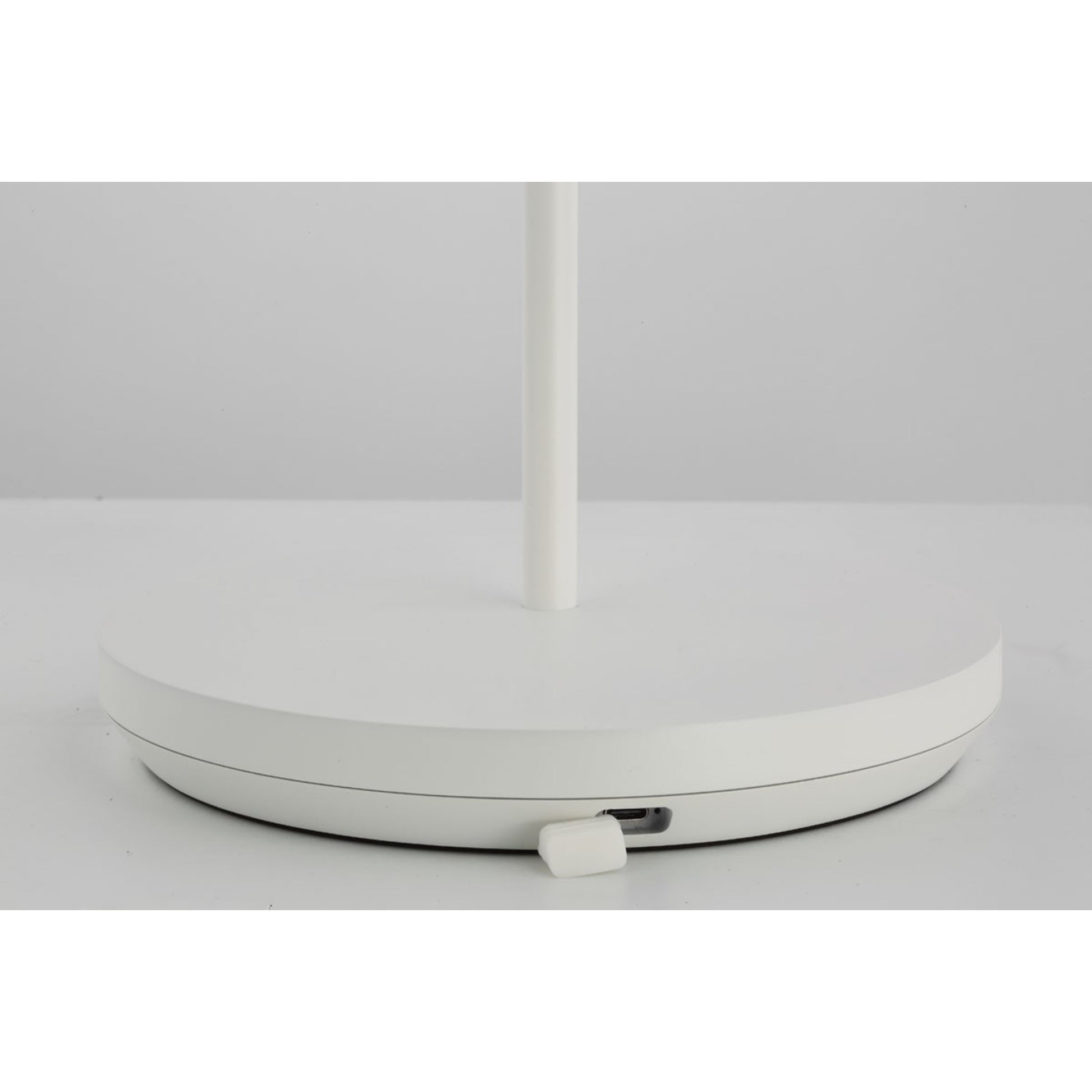 Tepa Medium Rechargeable Floor Lamp, 120-240V, Matte White Finish - Bees Lighting