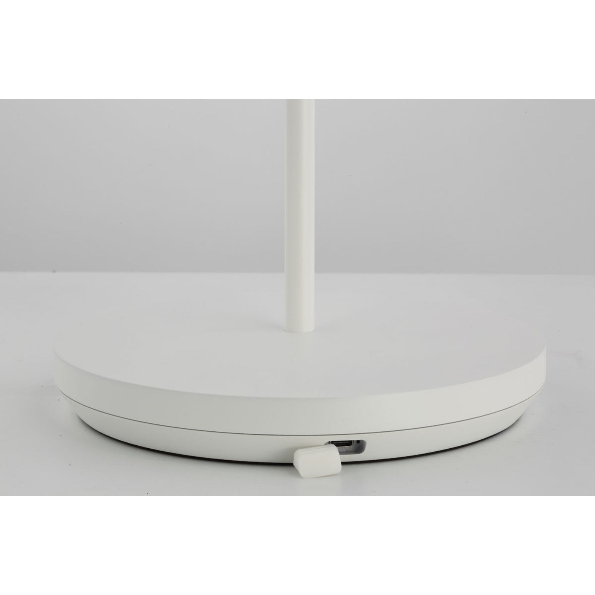 Tepa Medium Rechargeable Floor Lamp, 120-240V, Matte White Finish - Bees Lighting