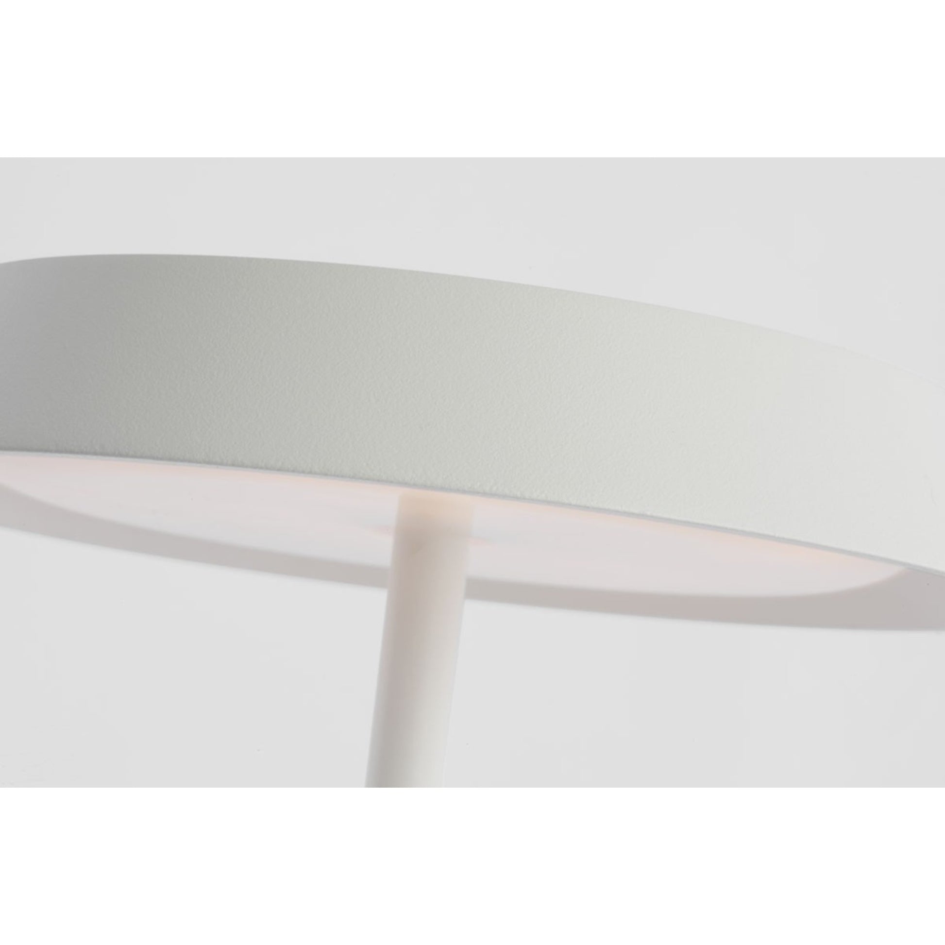 Tepa Short Accent Rechargeable Table Lamp, 120-240V, Matte White Finish - Bees Lighting