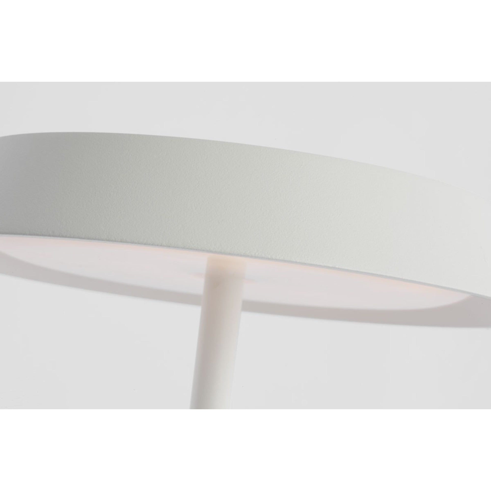 Tepa Short Accent Rechargeable Table Lamp, 120-240V, Matte White Finish - Bees Lighting
