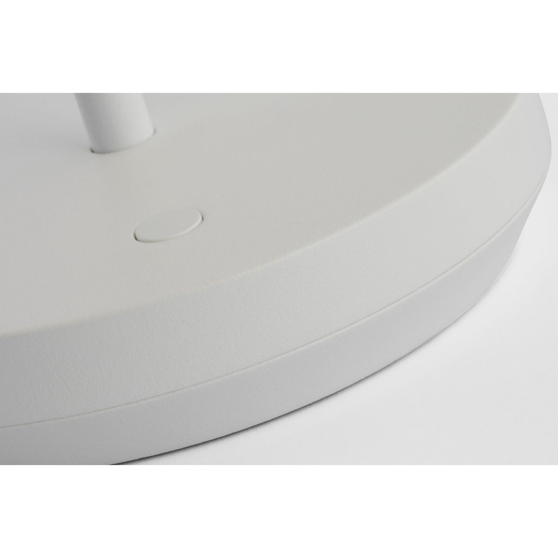 Tepa Short Accent Rechargeable Table Lamp, 120-240V, Matte White Finish - Bees Lighting
