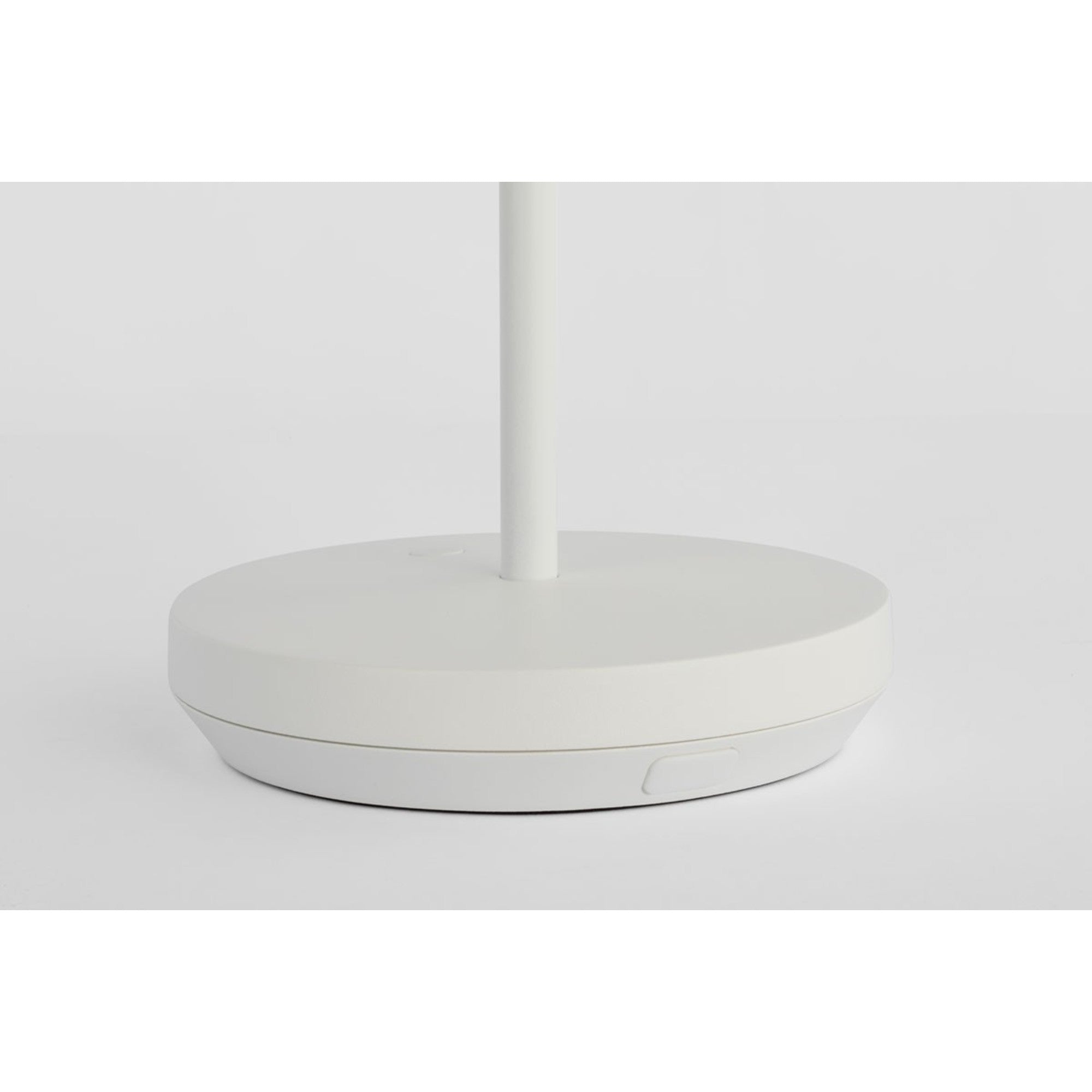 Tepa Short Accent Rechargeable Table Lamp, 120-240V, Matte White Finish - Bees Lighting