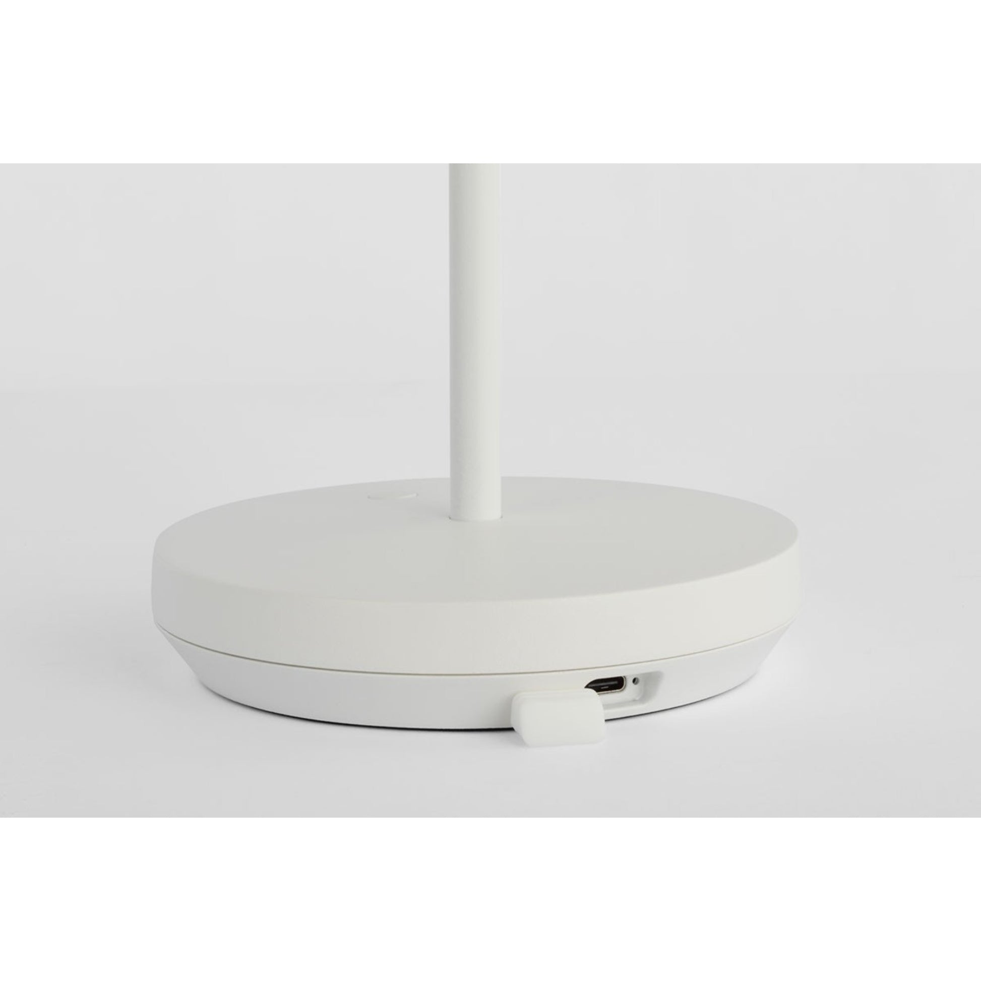 Tepa Short Accent Rechargeable Table Lamp, 120-240V, Matte White Finish - Bees Lighting