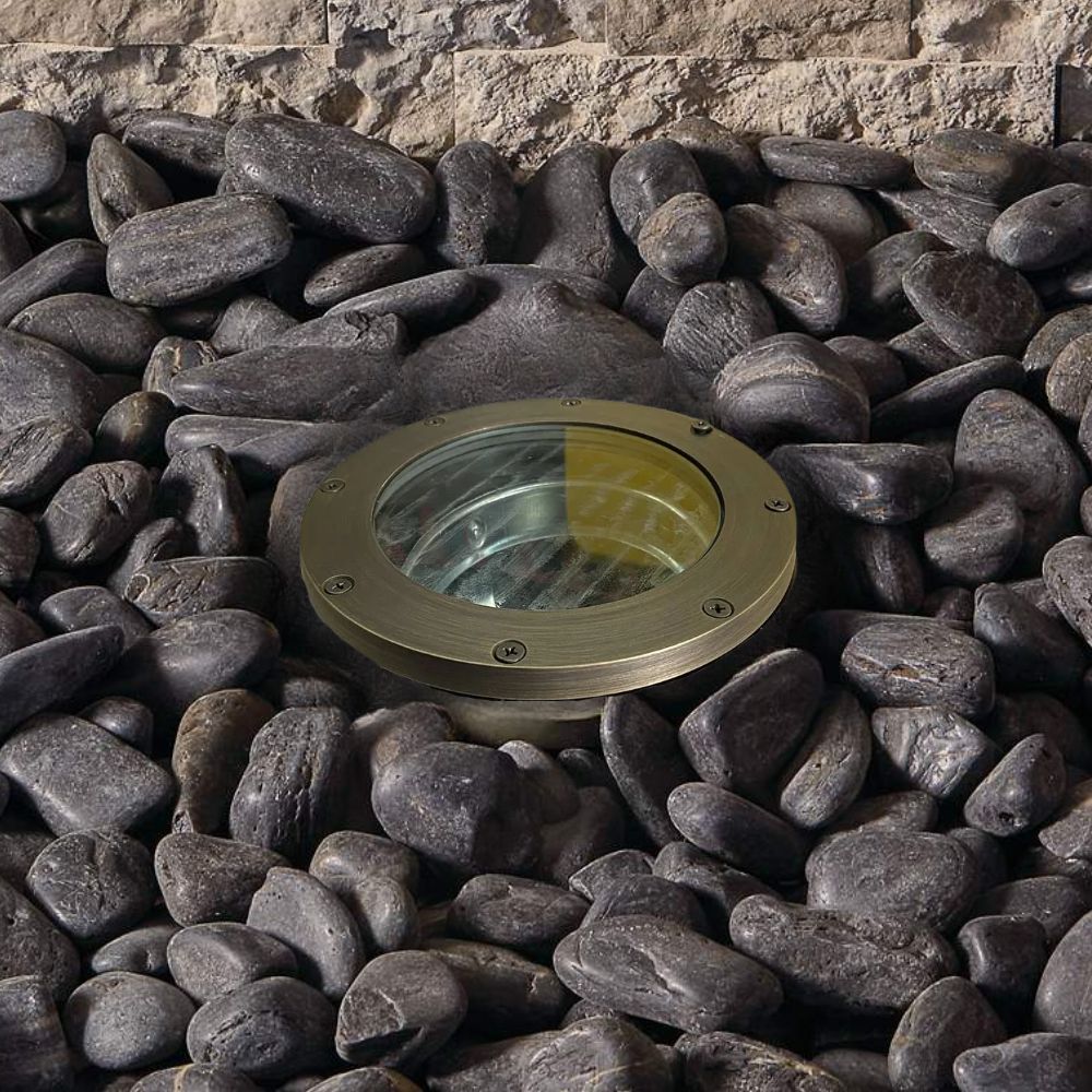 Round in-ground LED well light with clear lens and brass trim