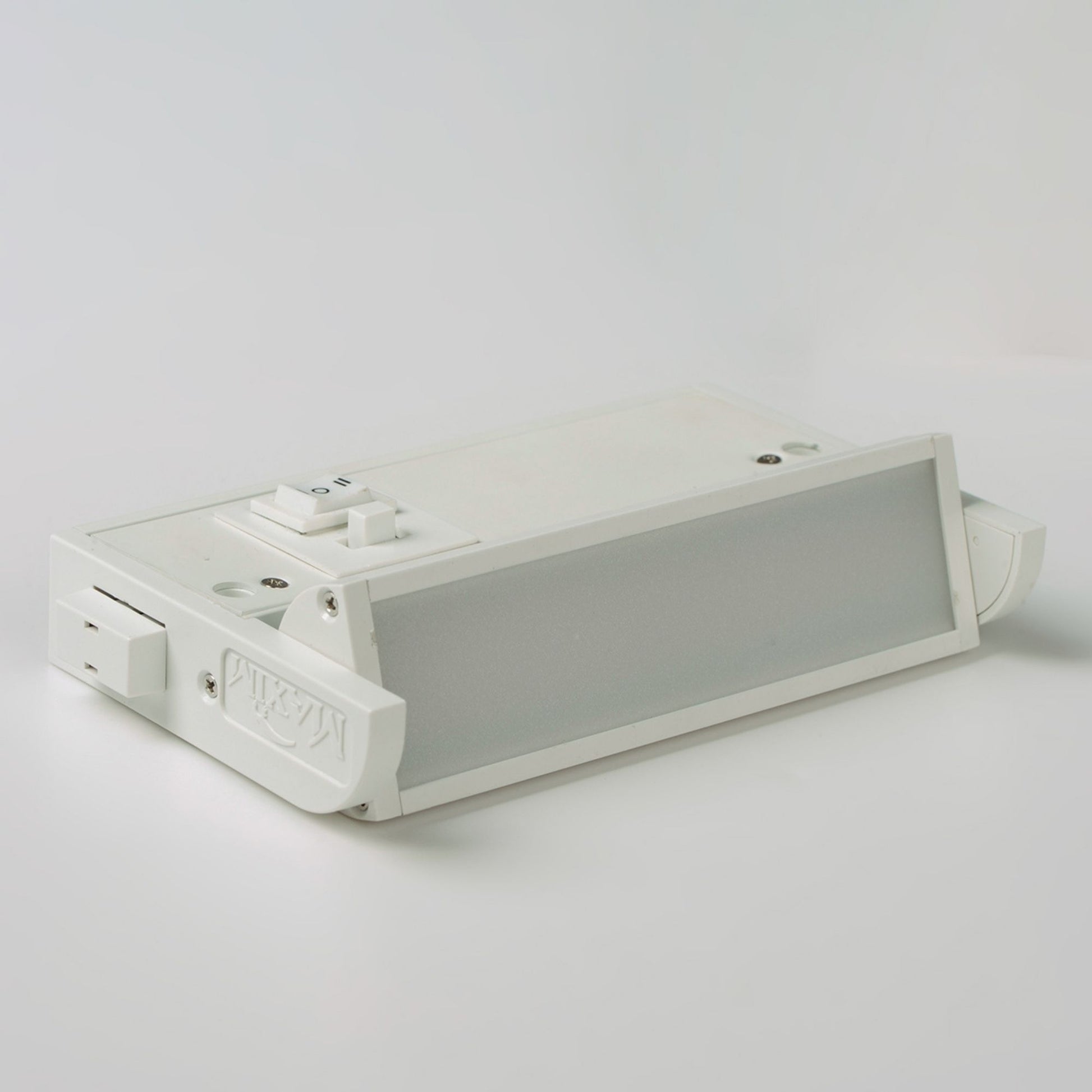 CounterMax 5K 6 Inch LED Under Cabinet Light, 2700K to 5000K, 360 Lumens, 120V, White - Bees Lighting