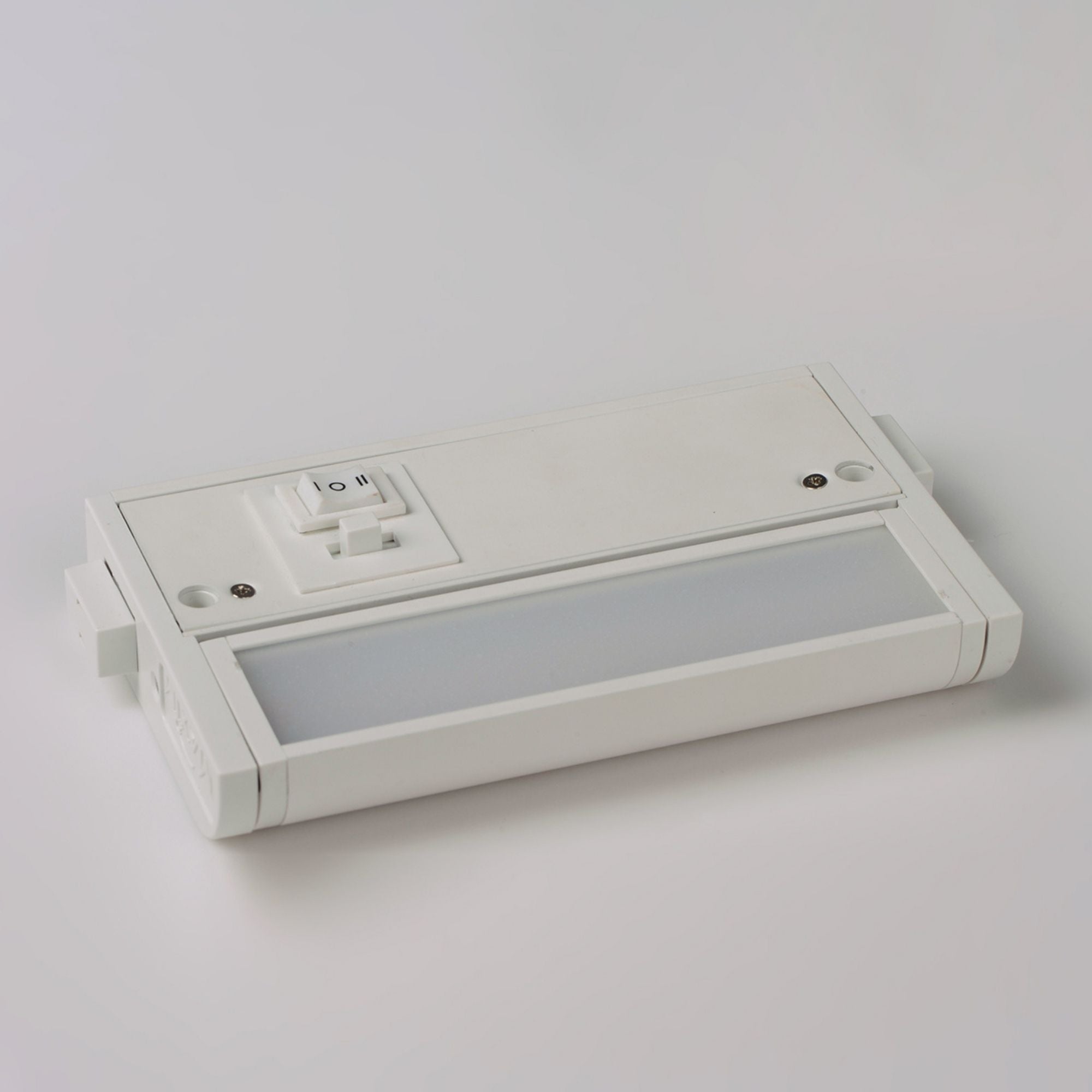 CounterMax 5K 6 Inch LED Under Cabinet Light, 2700K to 5000K, 360 Lumens, 120V, White - Bees Lighting