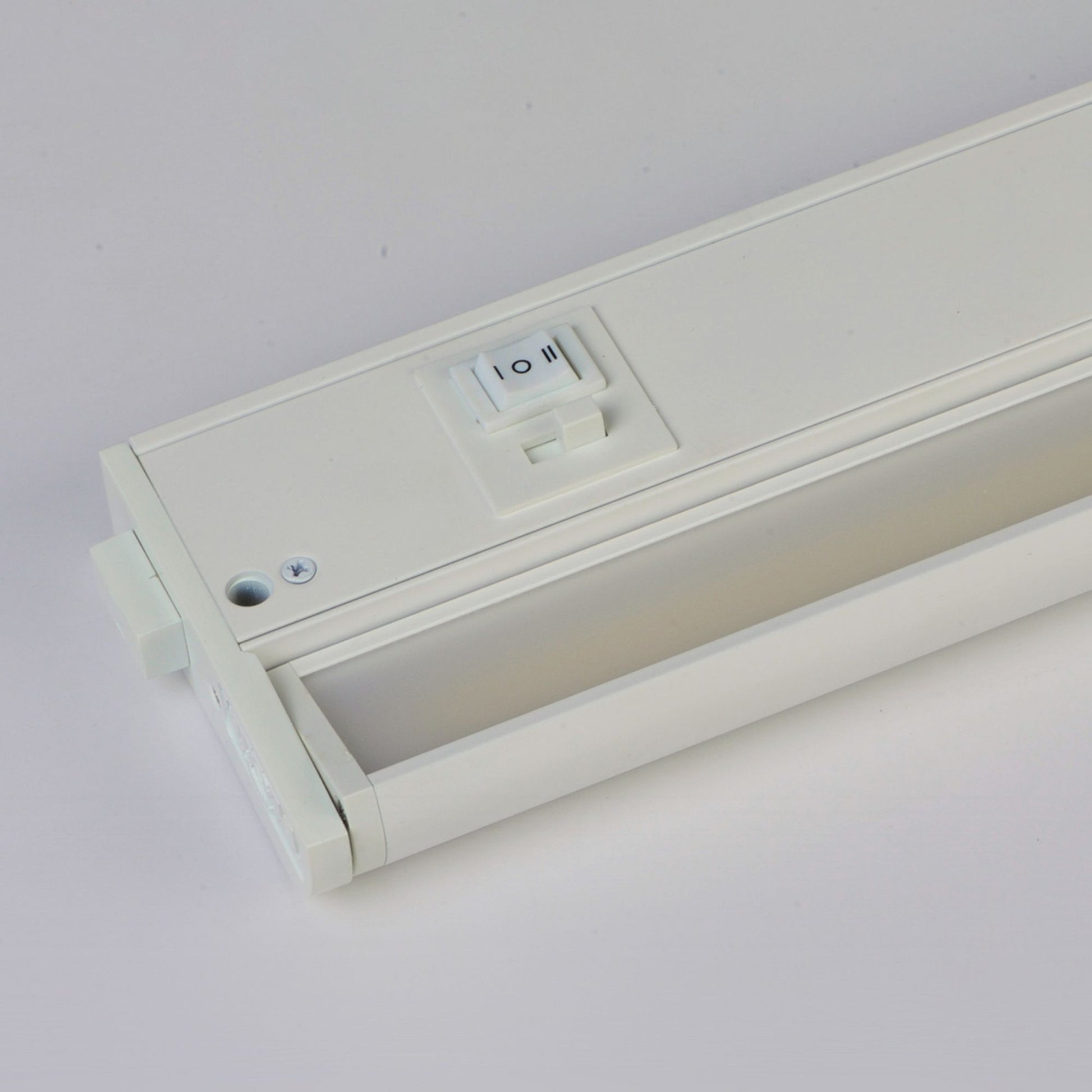 CounterMax 5K 6 Inch LED Under Cabinet Light, 2700K to 5000K, 360 Lumens, 120V, White - Bees Lighting