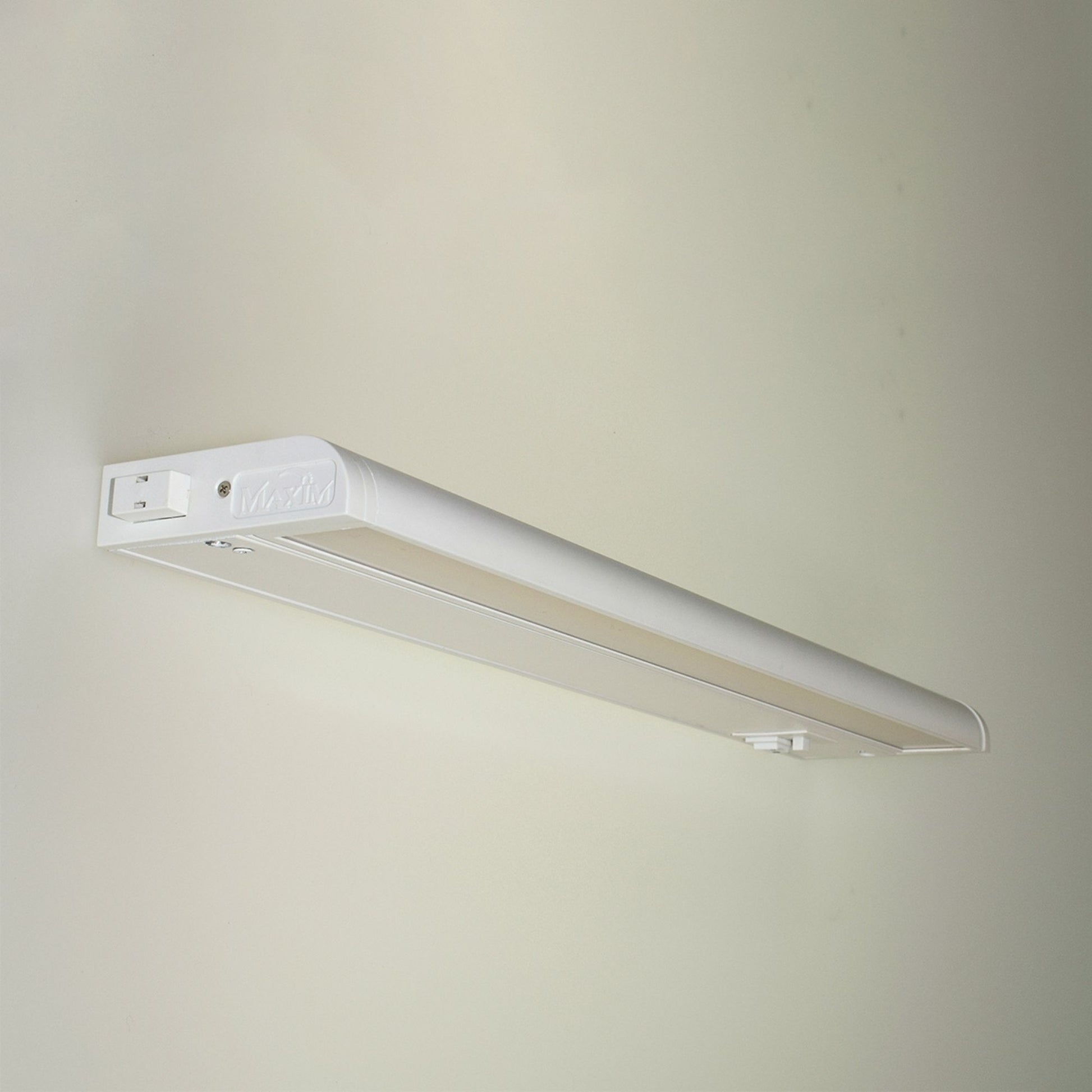 CounterMax 5K 12 Inch LED Under Cabinet Light, 2700K to 5000K, 720 Lumens, 120V, White - Bees Lighting