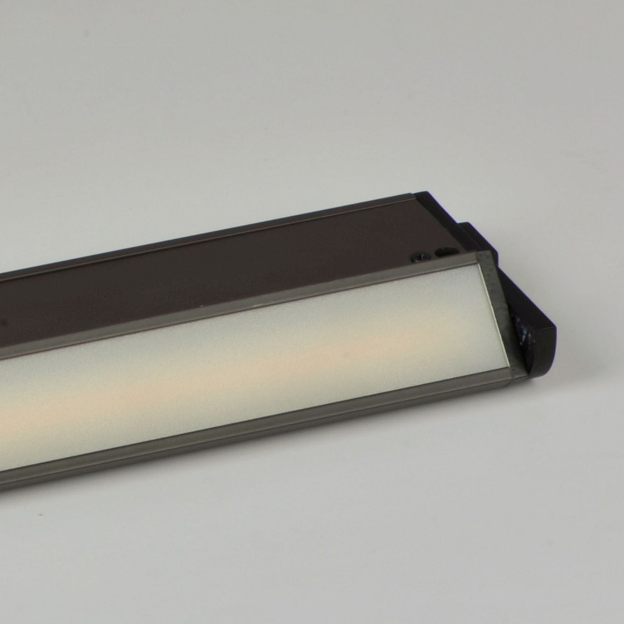 CounterMax 5K 18 Inch LED Under Cabinet Light, 2700K to 5000K, 1200 Lumens, 120V, Bronze