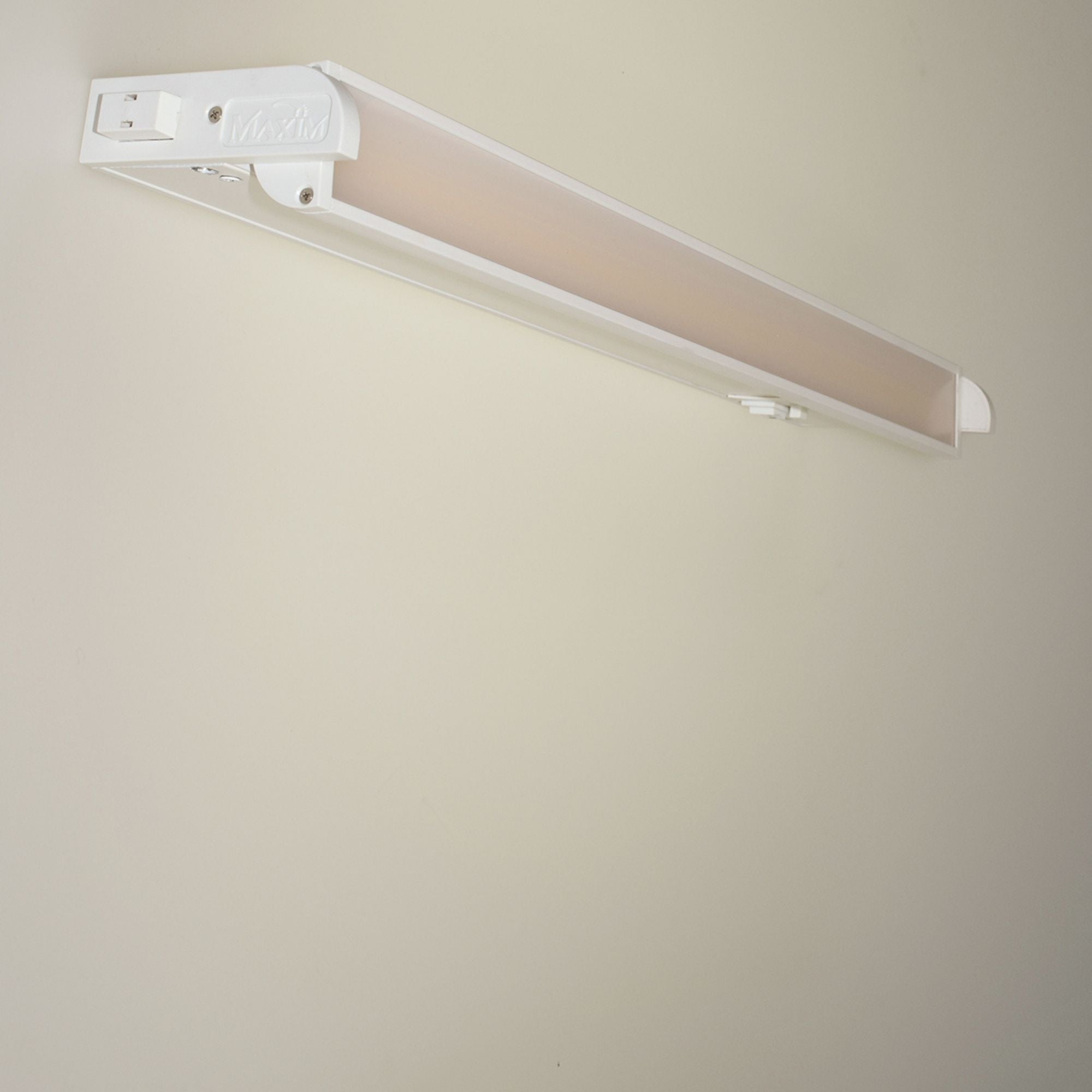 CounterMax 5K 18 Inch LED Under Cabinet Light, 2700K to 5000K, 1200 Lumens, 120V, White - Bees Lighting