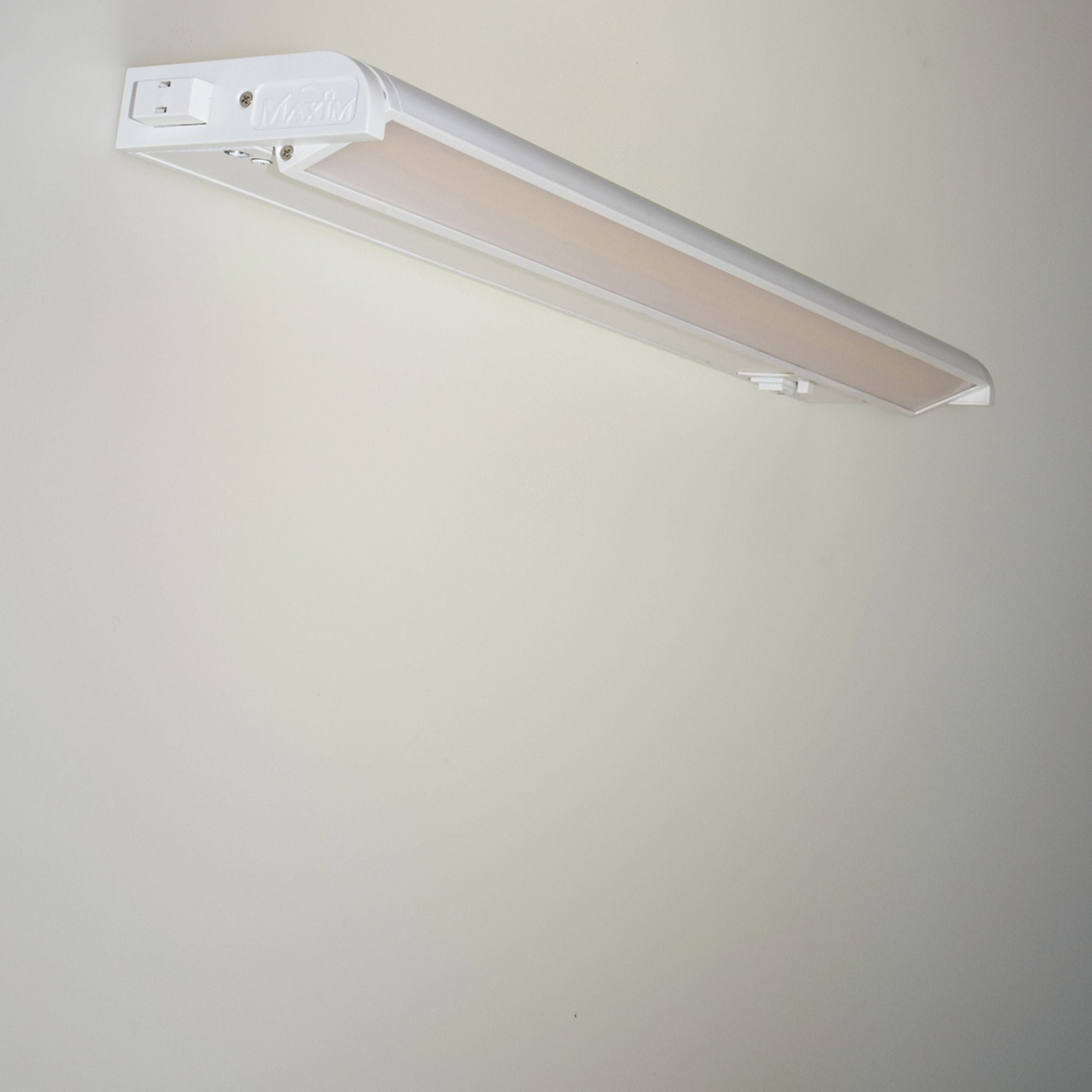 CounterMax 5K 18 Inch LED Under Cabinet Light, 2700K to 5000K, 1200 Lumens, 120V, White - Bees Lighting