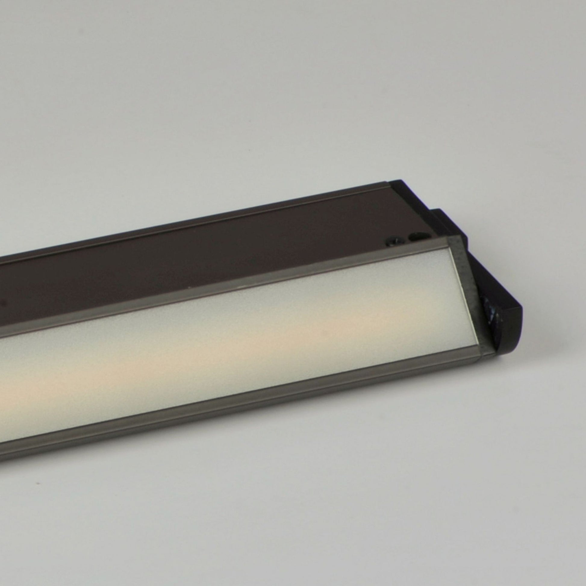 CounterMax 5K 24 Inch LED Under Cabinet Light, 2700K to 5000K, 1560 Lumens, 120V, Bronze - Bees Lighting