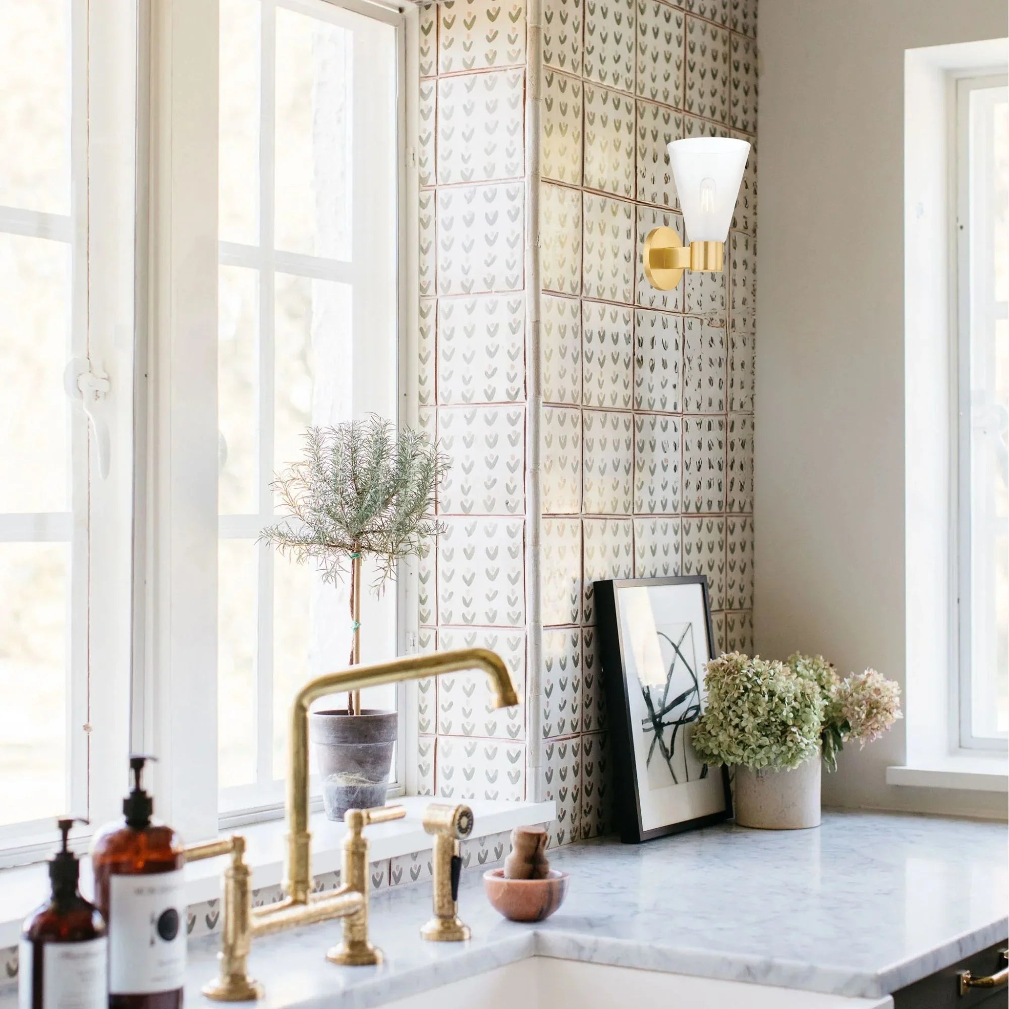 Alma 10" Wall Sconce, Aged Brass Finish