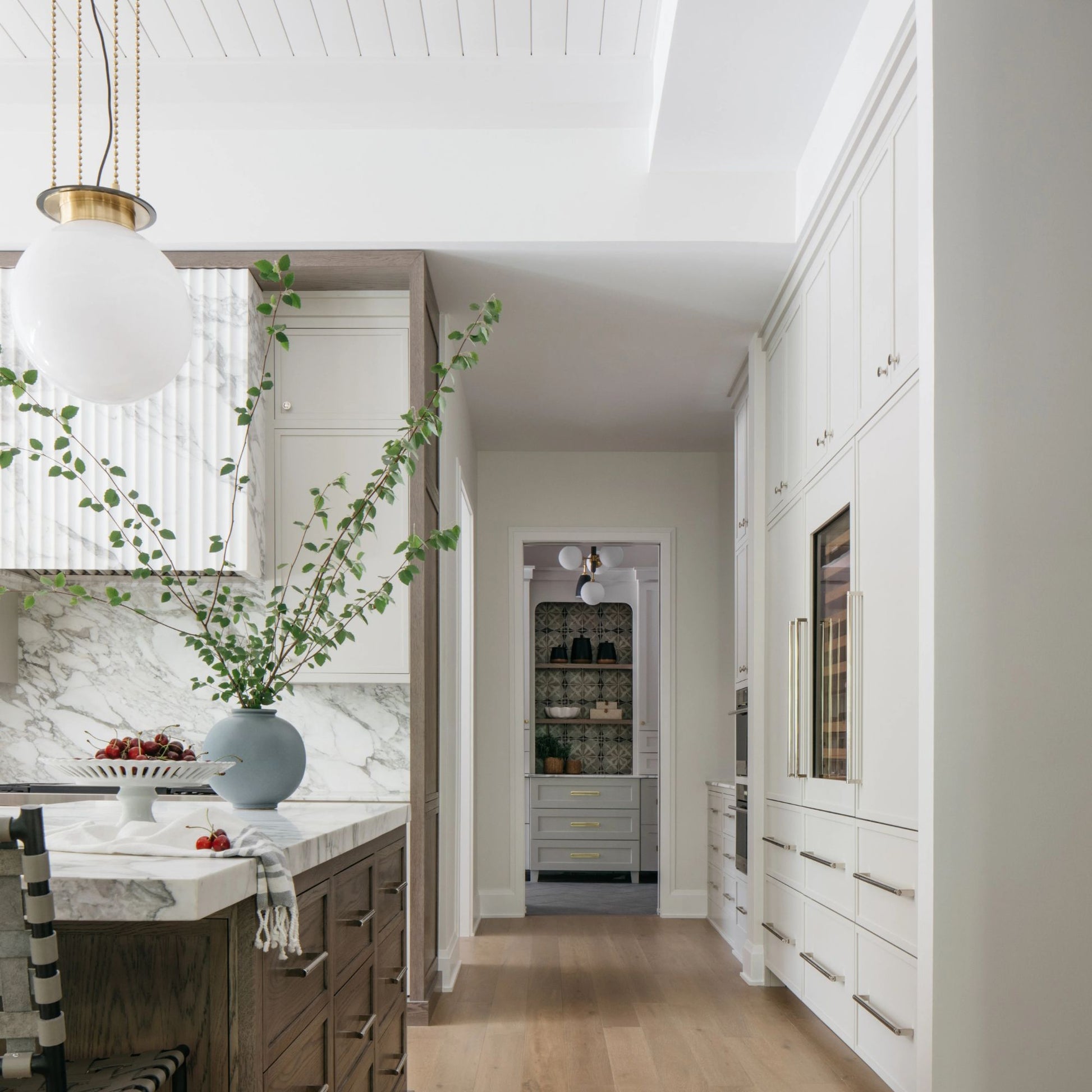 Mitzi - Brielle 26" 4-Light Chandelier, Aged Brass Finish | Bees Lighting