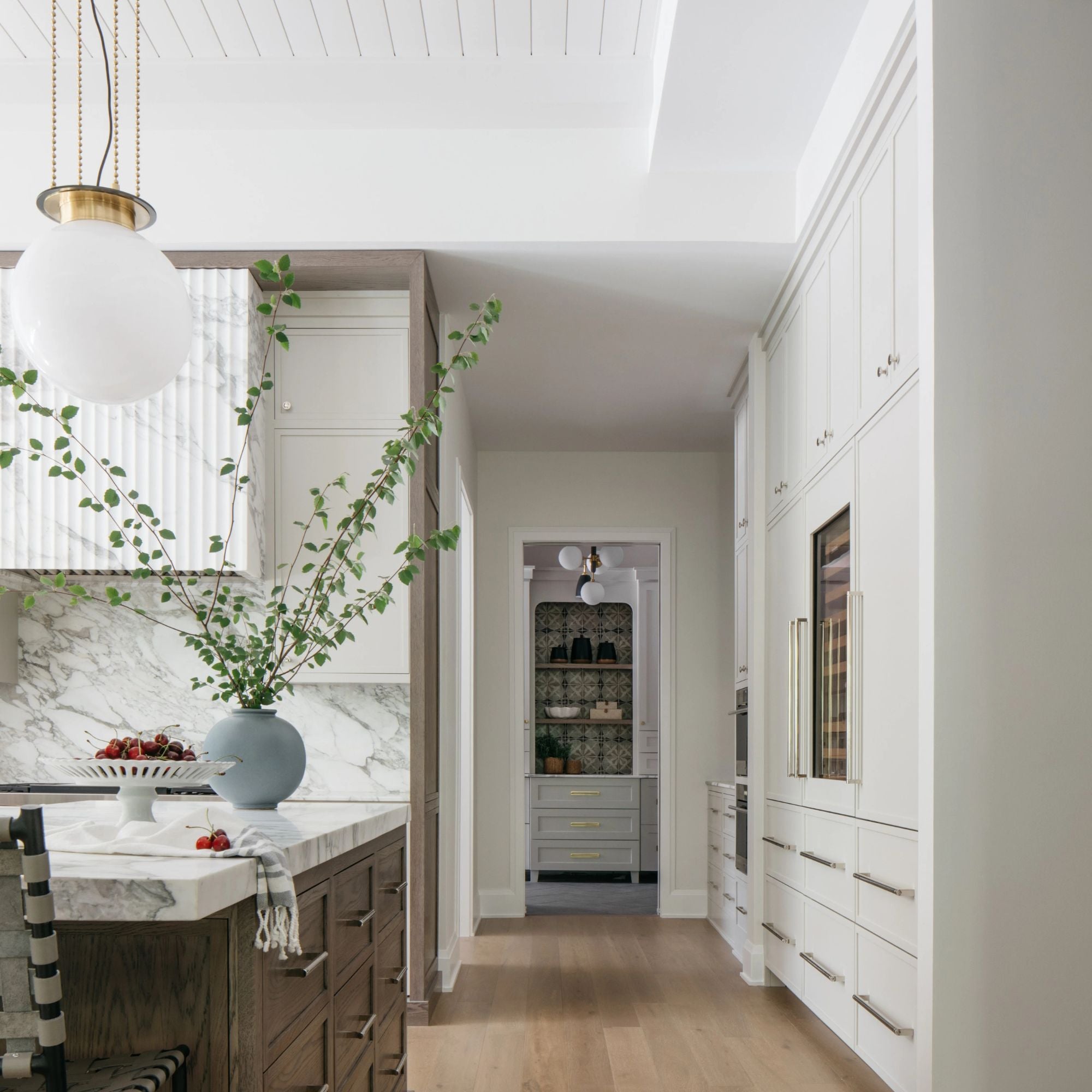 Mitzi - Brielle 26" 4-Light Chandelier, Aged Brass Finish | Bees Lighting