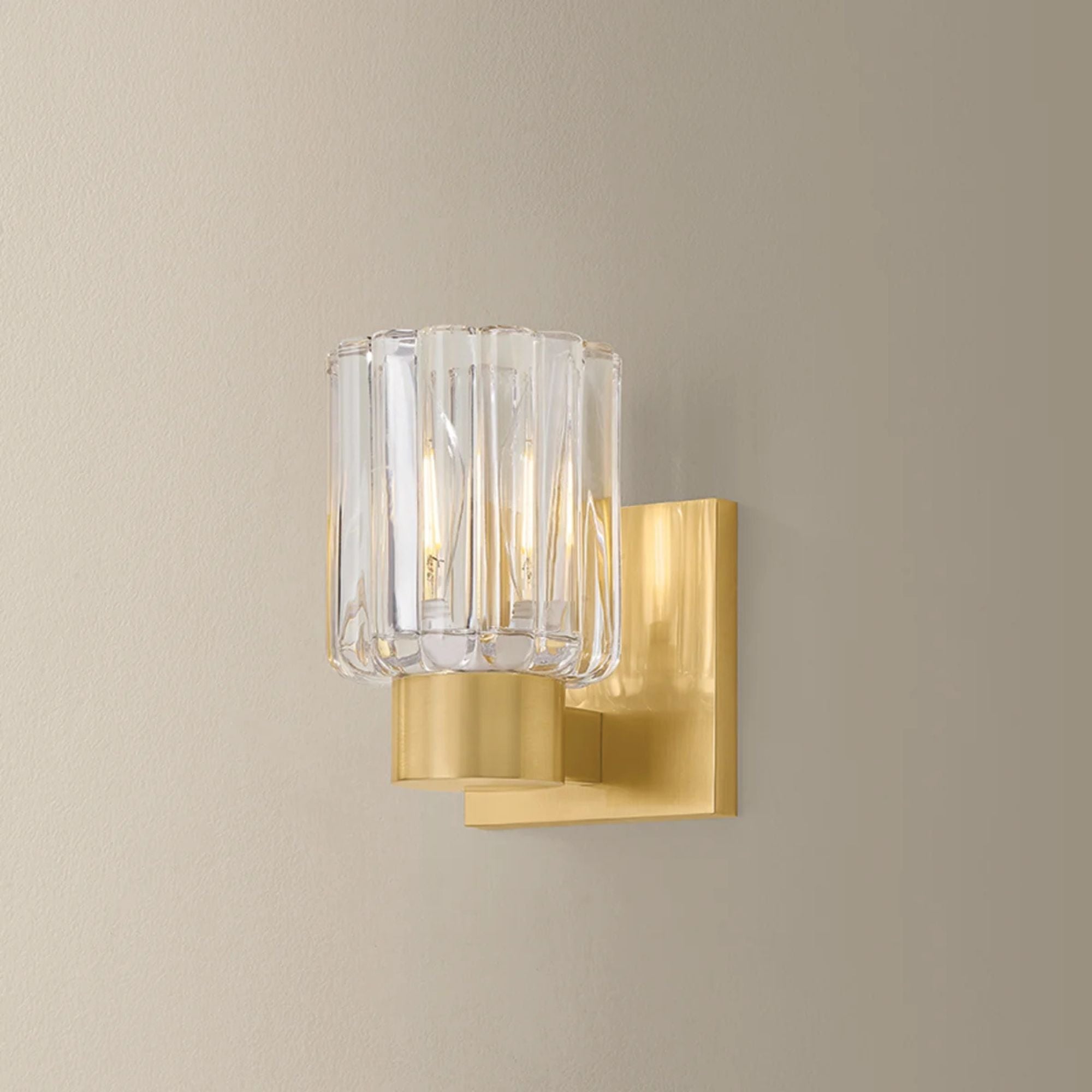 Mitzi Danae 6.25 in. Bathroom Vanity Light, Aged Brass with Clear Optic Glass