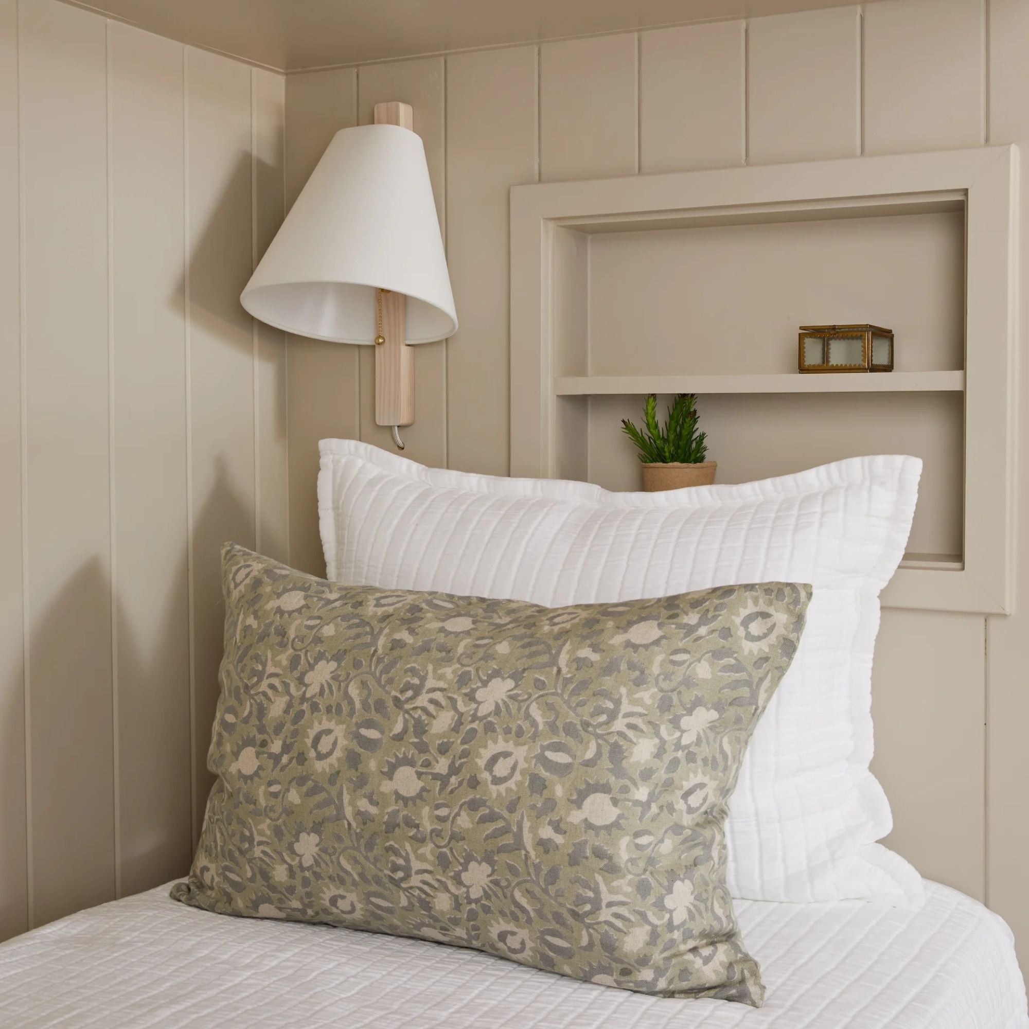 Ellen 16" Plug-in Sconce, Aged Brass/Wood Whitewash Ash Finish