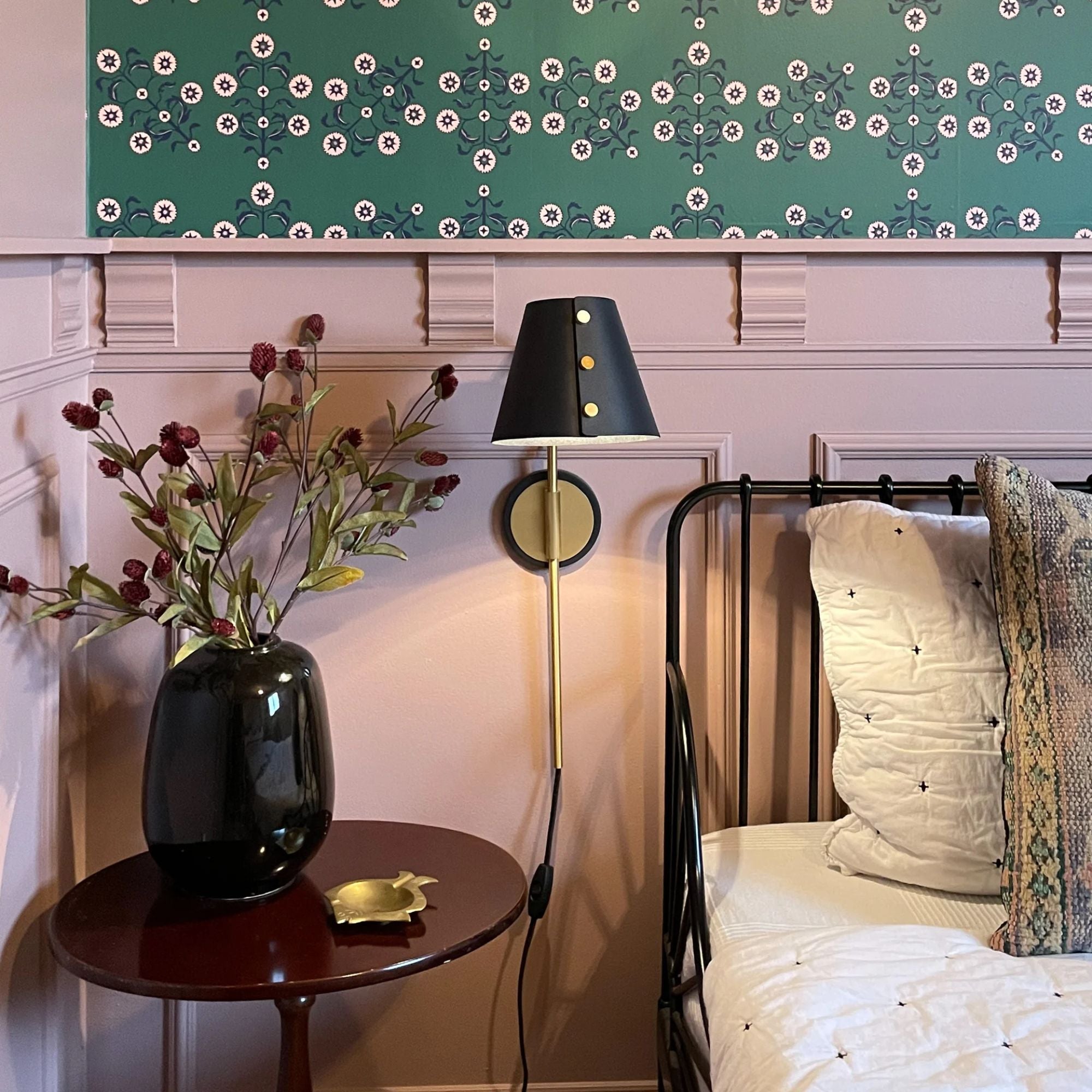 Meta 22" Plug-in Sconce, Aged Brass/Black Finish