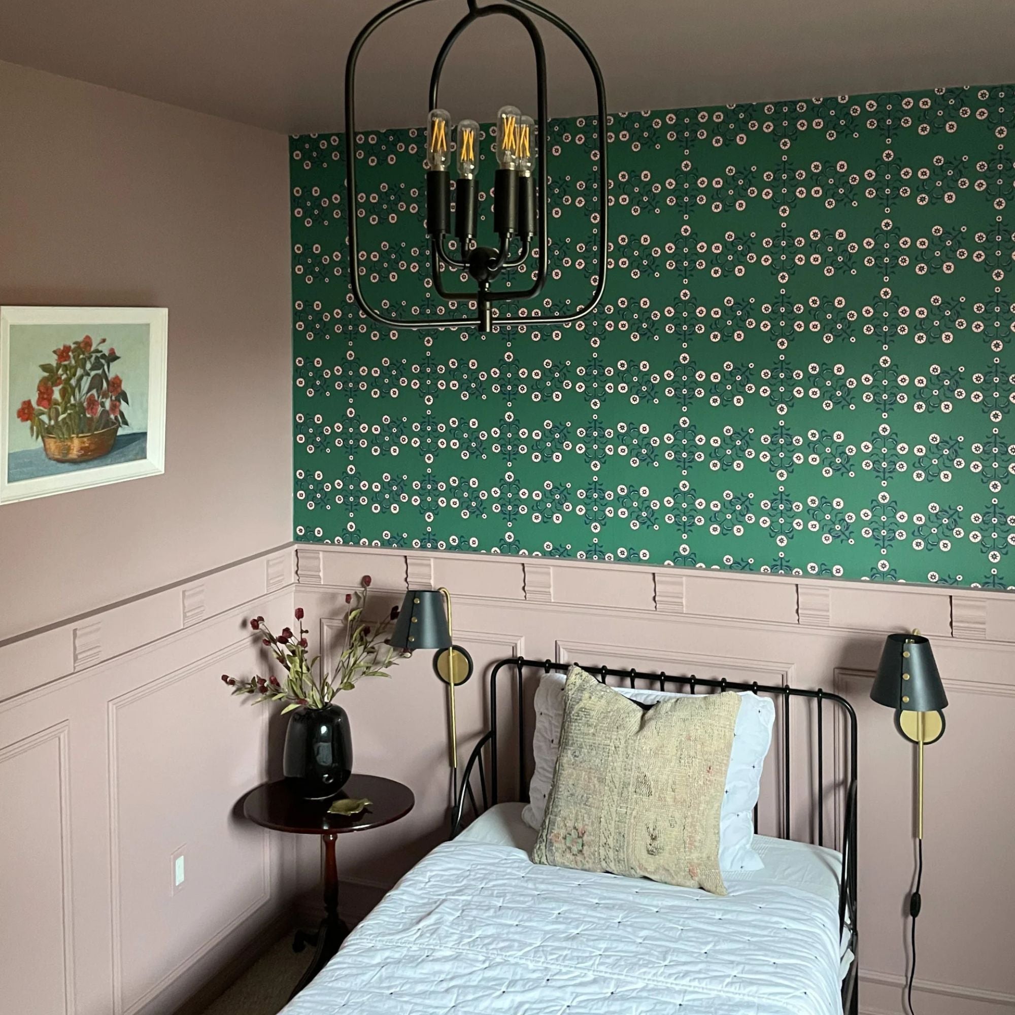 Meta 22" Plug-in Sconce, Aged Brass/Black Finish