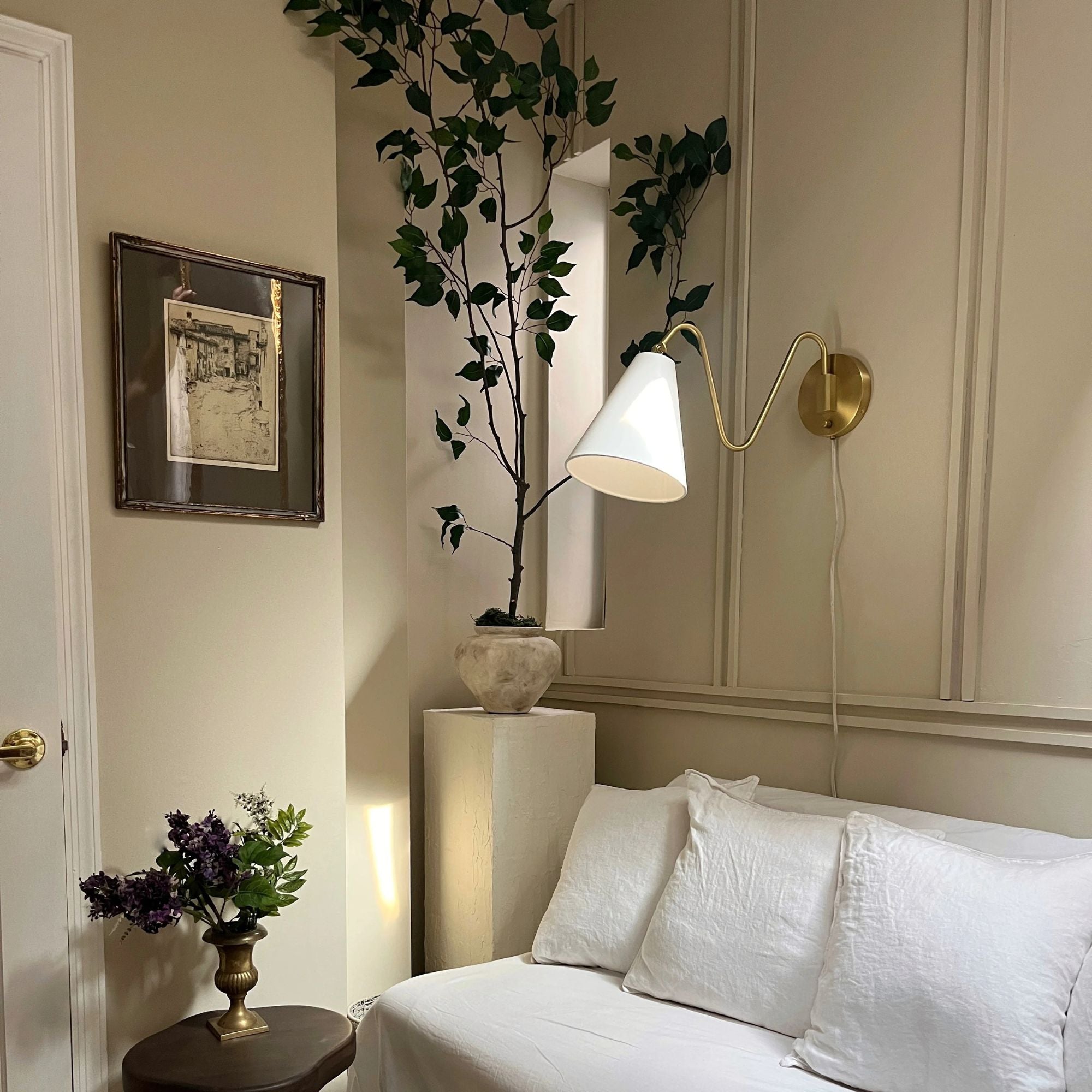 Onda 13" Plug-in Sconce, Aged Brass Finish