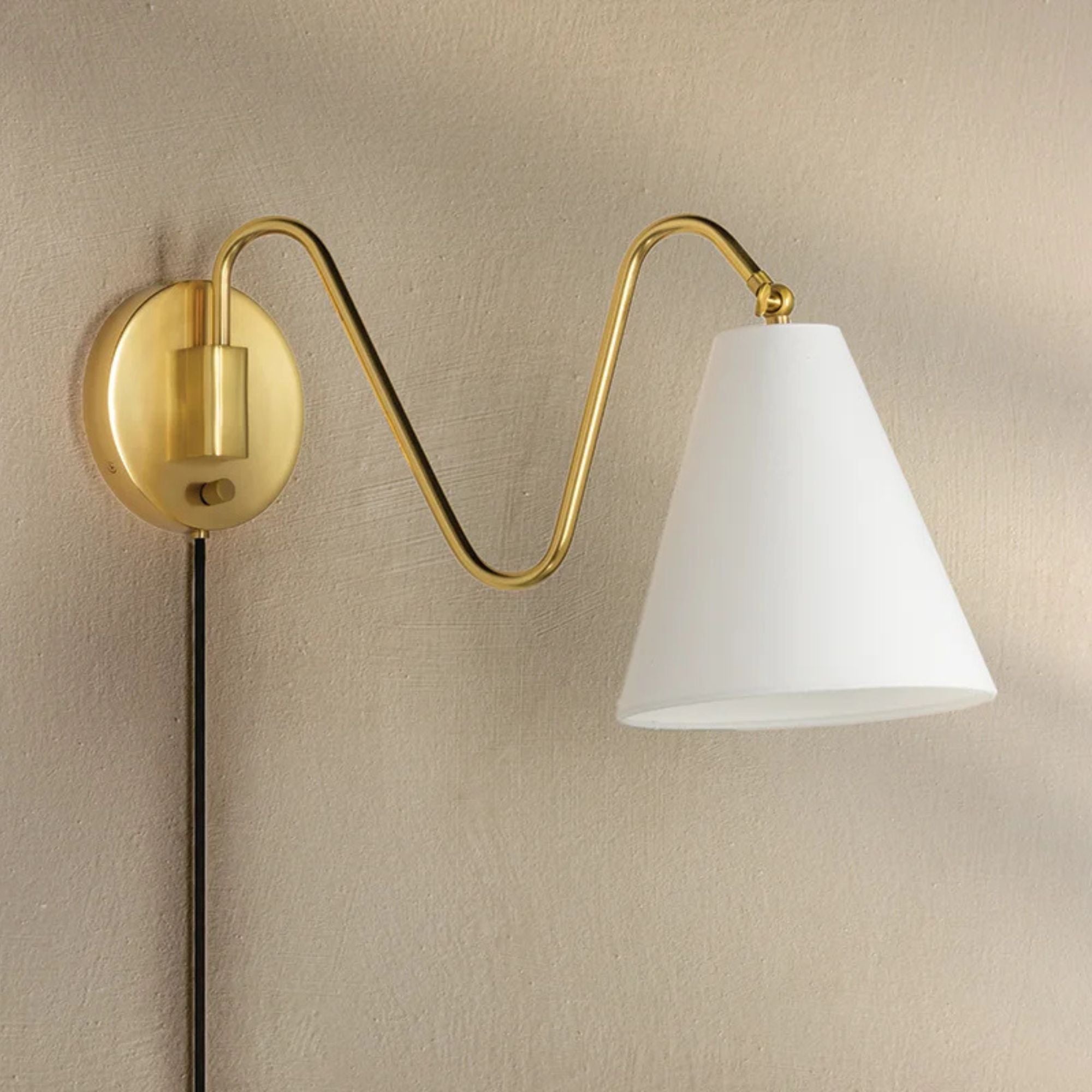 Onda 13" Plug-in Sconce, Aged Brass Finish