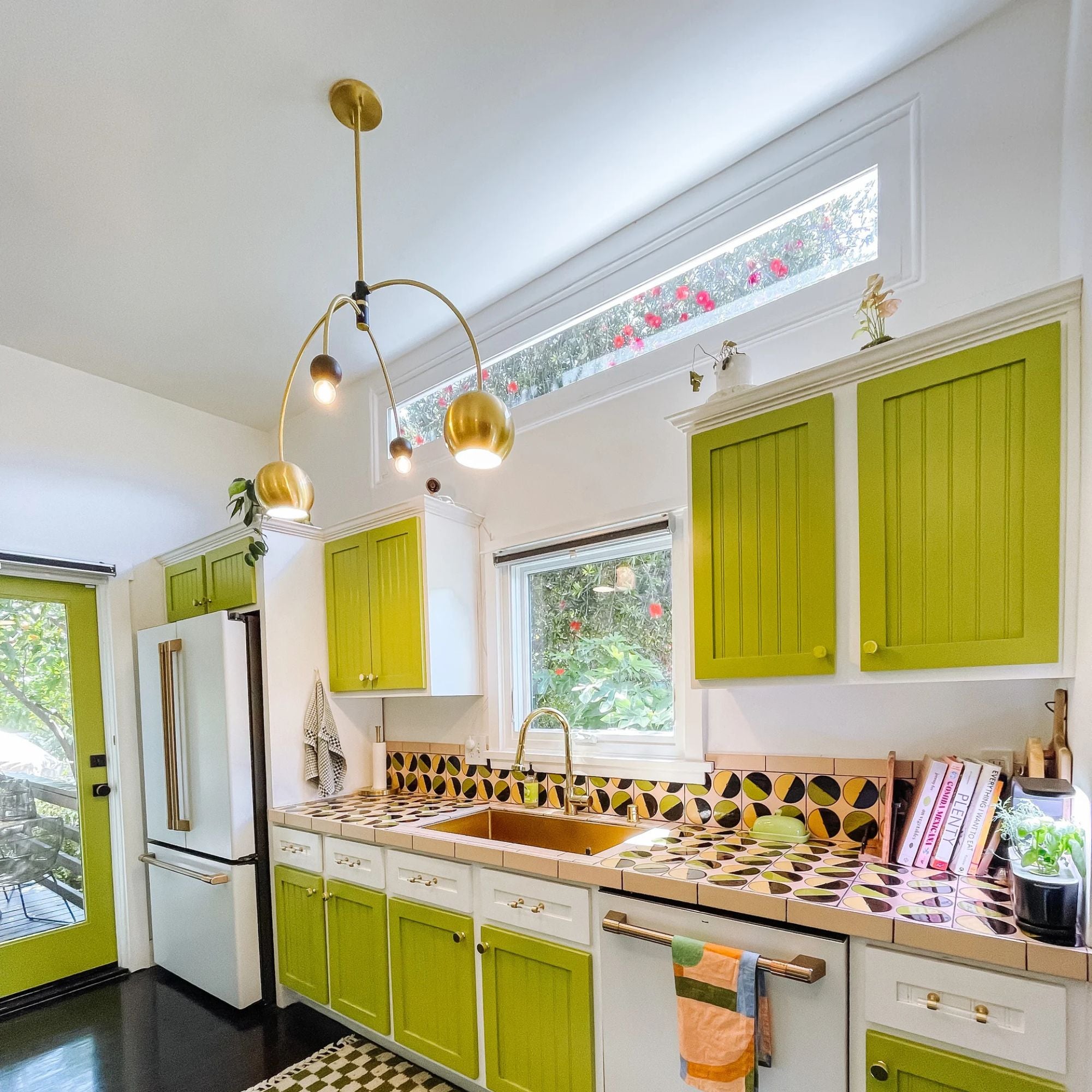 Mitzi - Willow 38" 4-Light Chandelier, Aged Brass/Black Finish | Bees Lighting