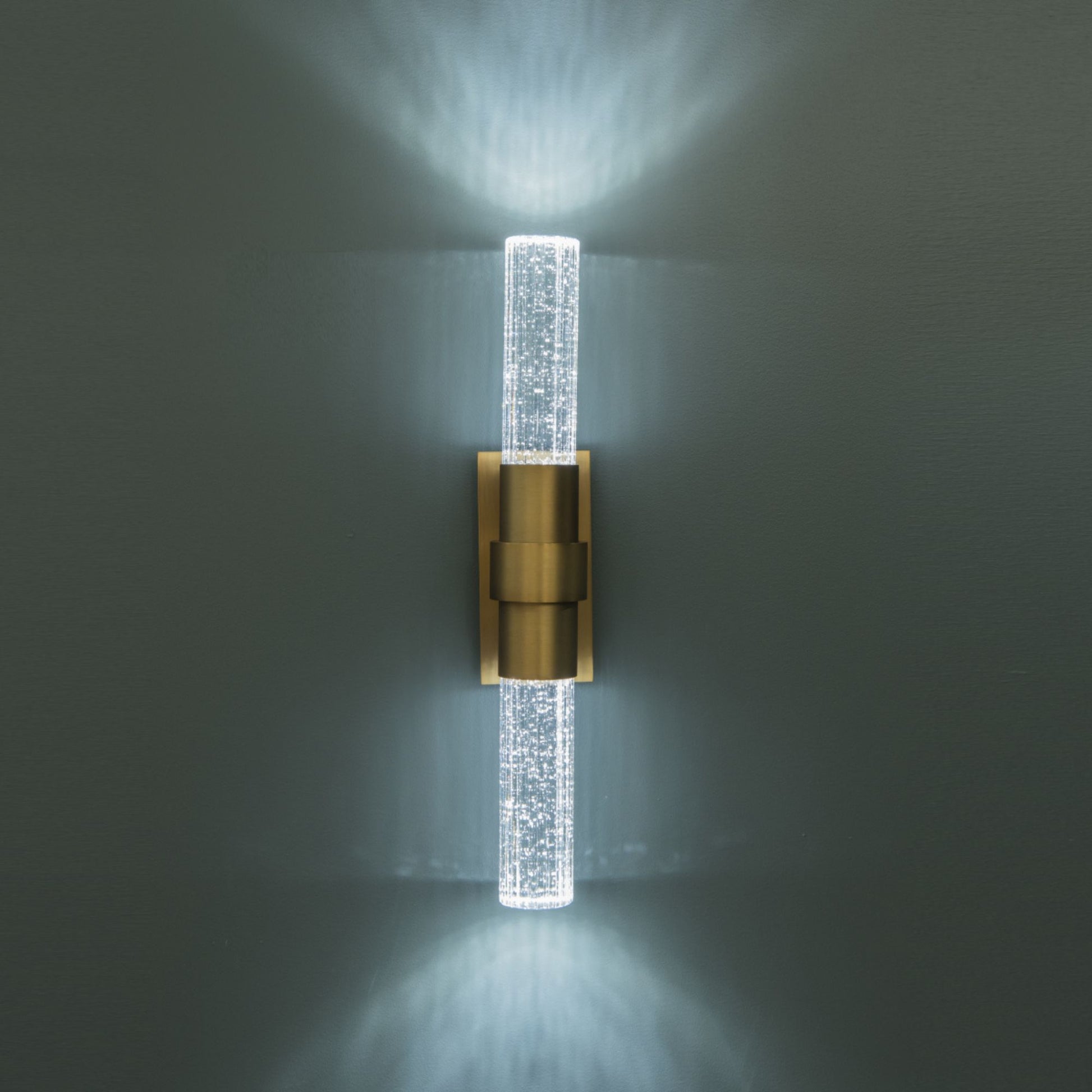 Ceres 18" LED Wall Light, Aged Brass Finish - Bees Lighting