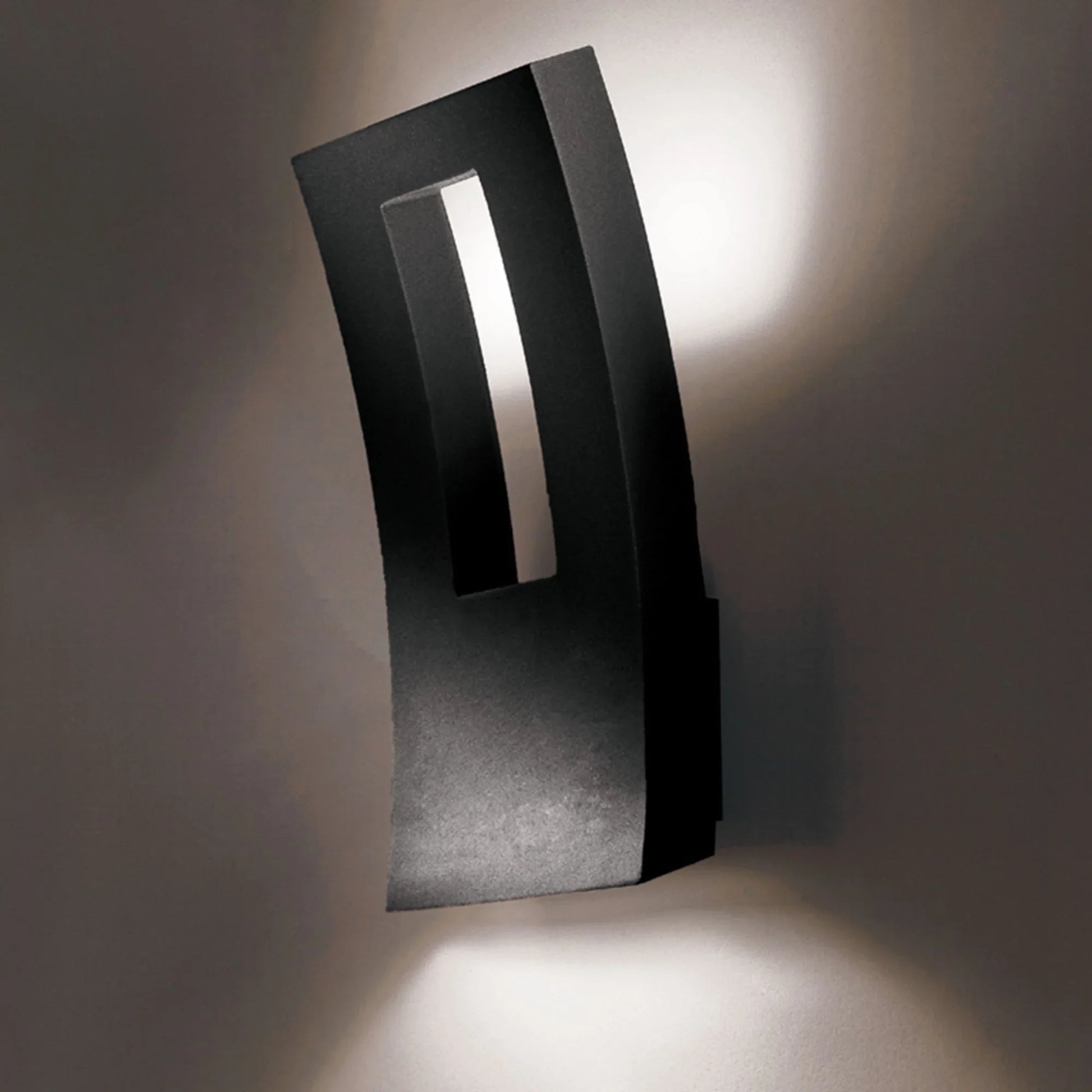 Modern Forms - Dawn 16" LED Outdoor Wall Sconce, Black Finish, Dusk-Dawn | Bees Lighting