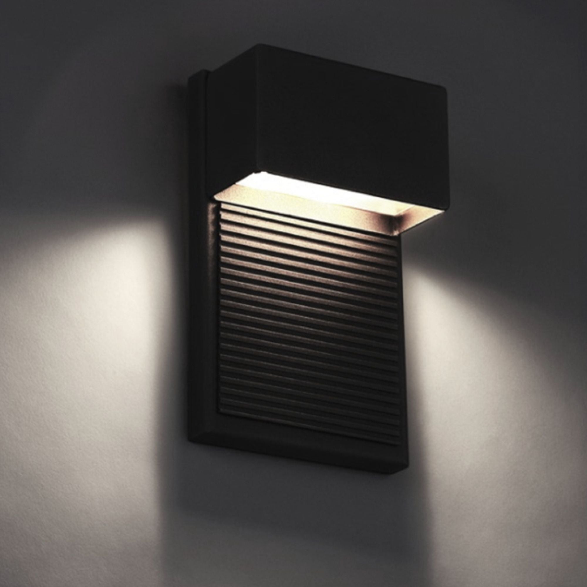 Hiline 8" LED Outdoor Wall Sconce, Black Finish