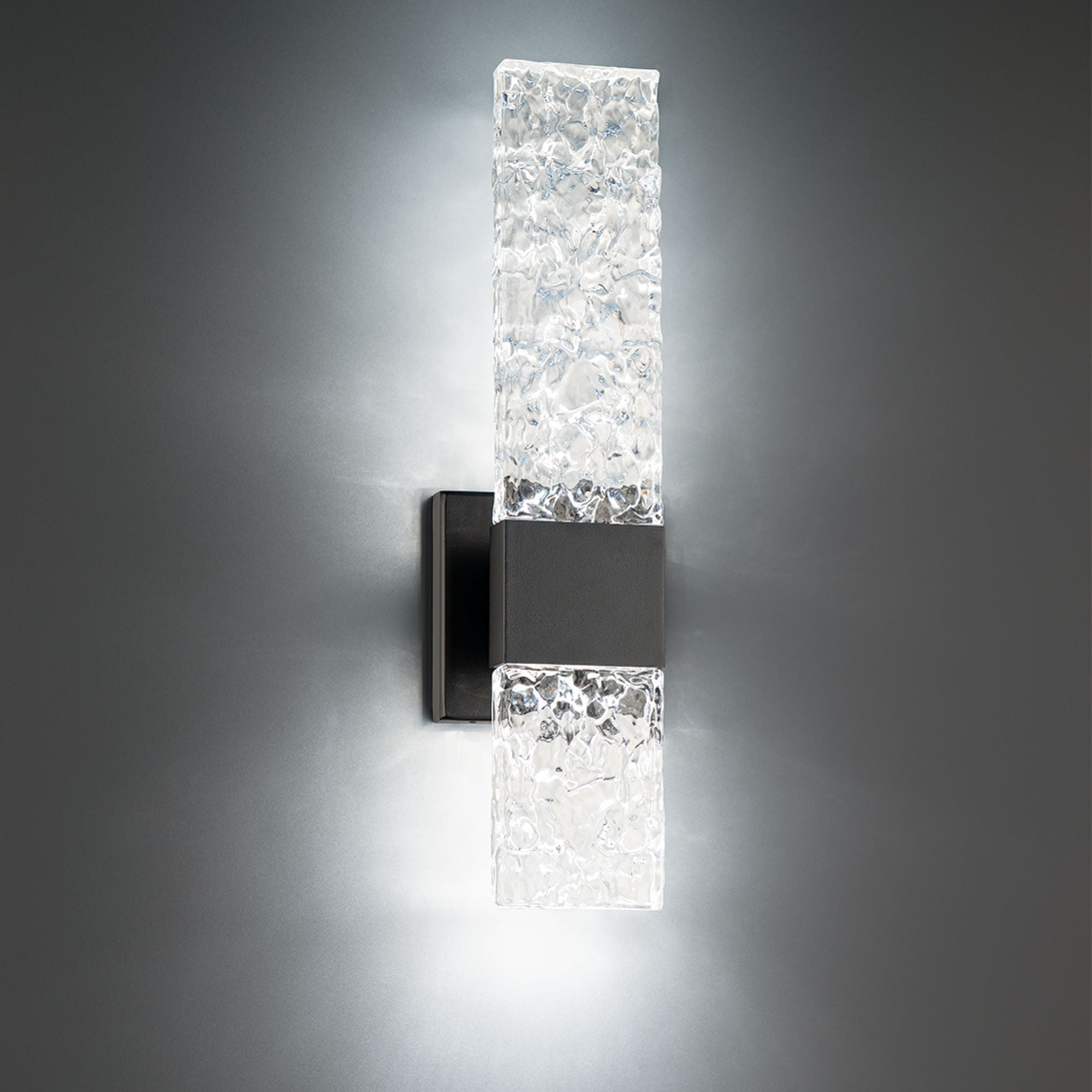 Reflect 18" LED Outdoor Wall Sconce, Black Finish - Bees Lighting