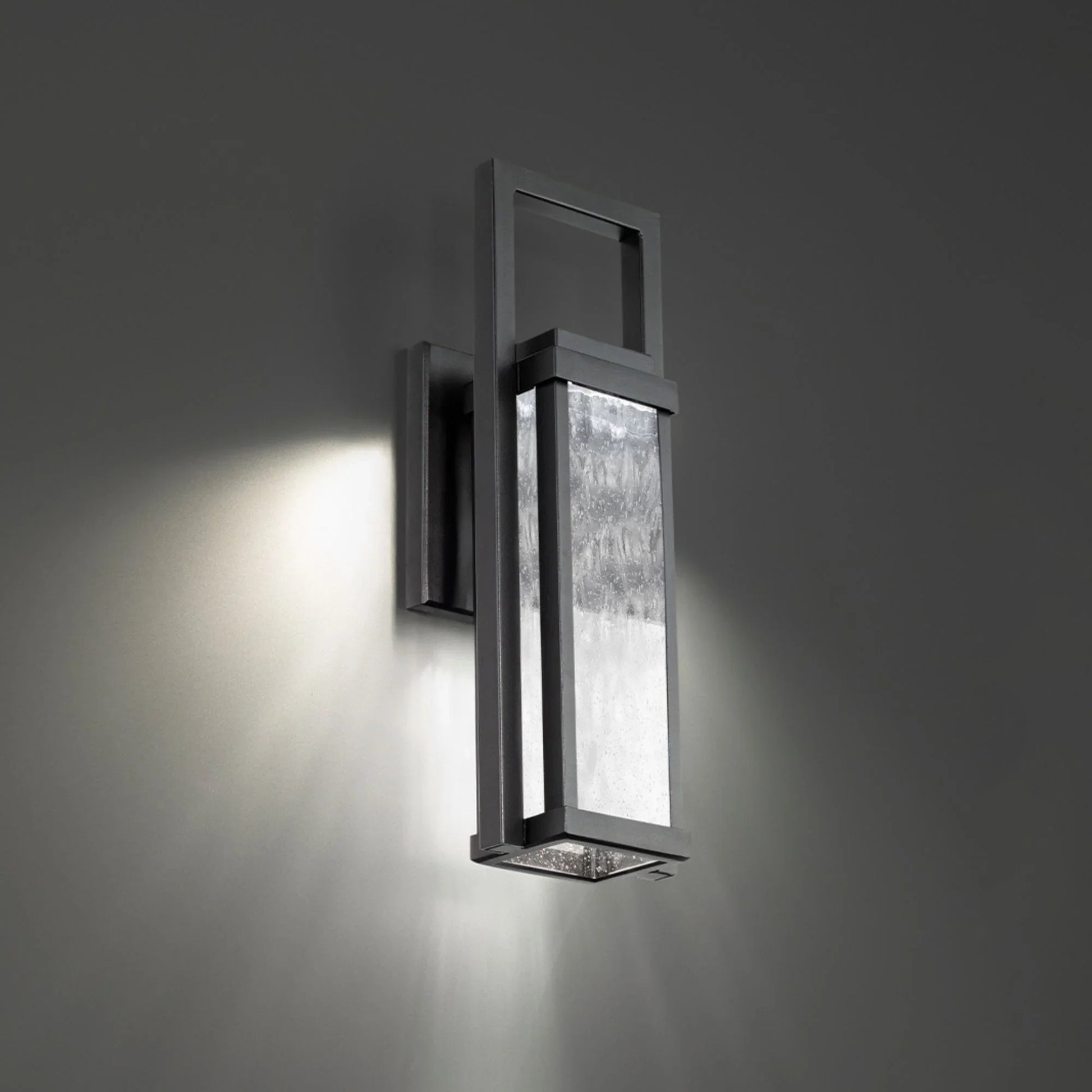 Modern Forms - Revere 20" LED Outdoor Wall Sconce, Black Finish | Bees Lighting