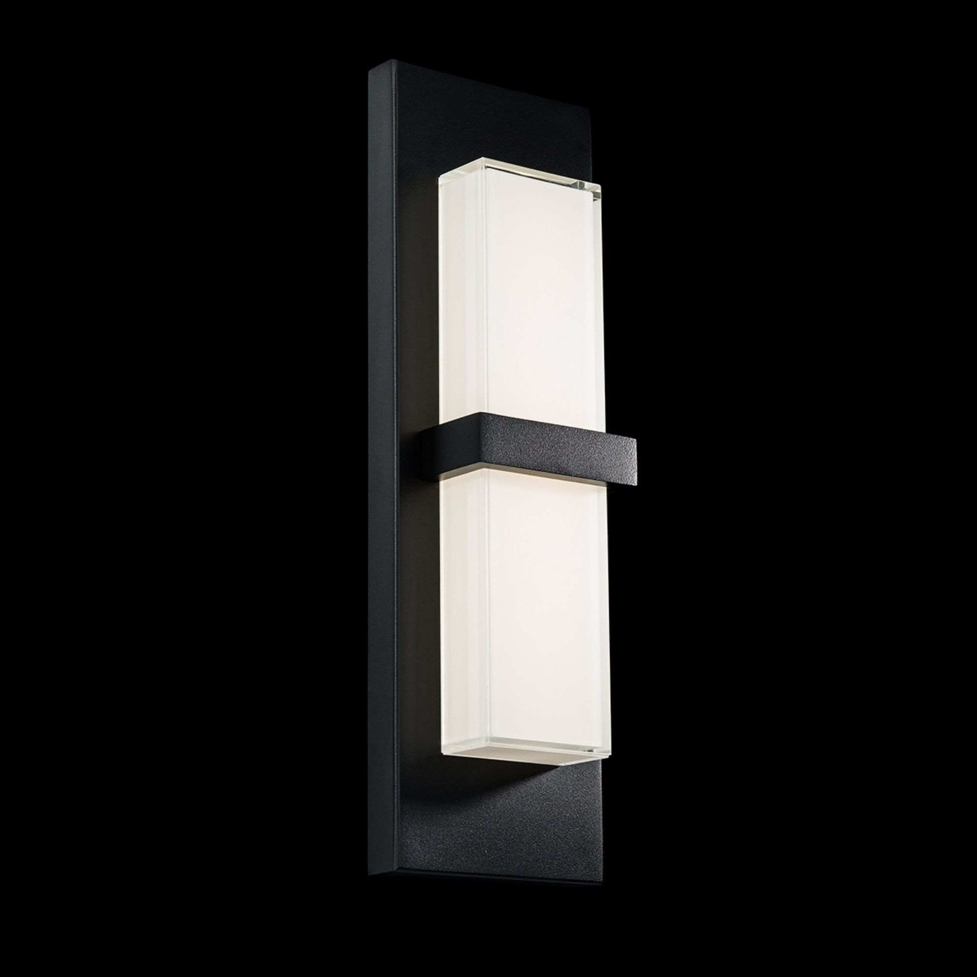 Bandeau 16 in LED Outdoor Wall Sconce 192 Lumens Black Finish - Bees Lighting