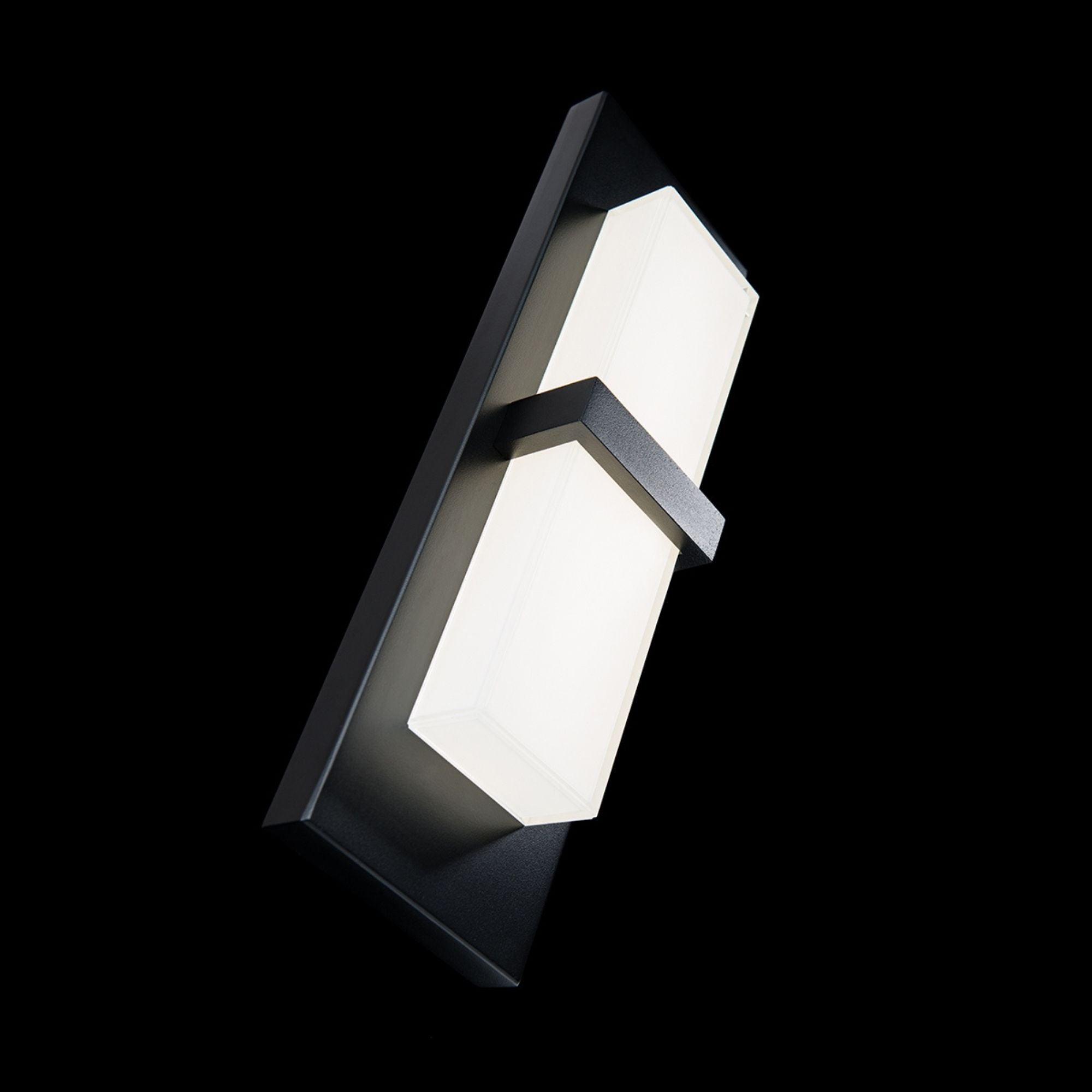 Bandeau 16 in LED Outdoor Wall Sconce 192 Lumens Black Finish - Bees Lighting