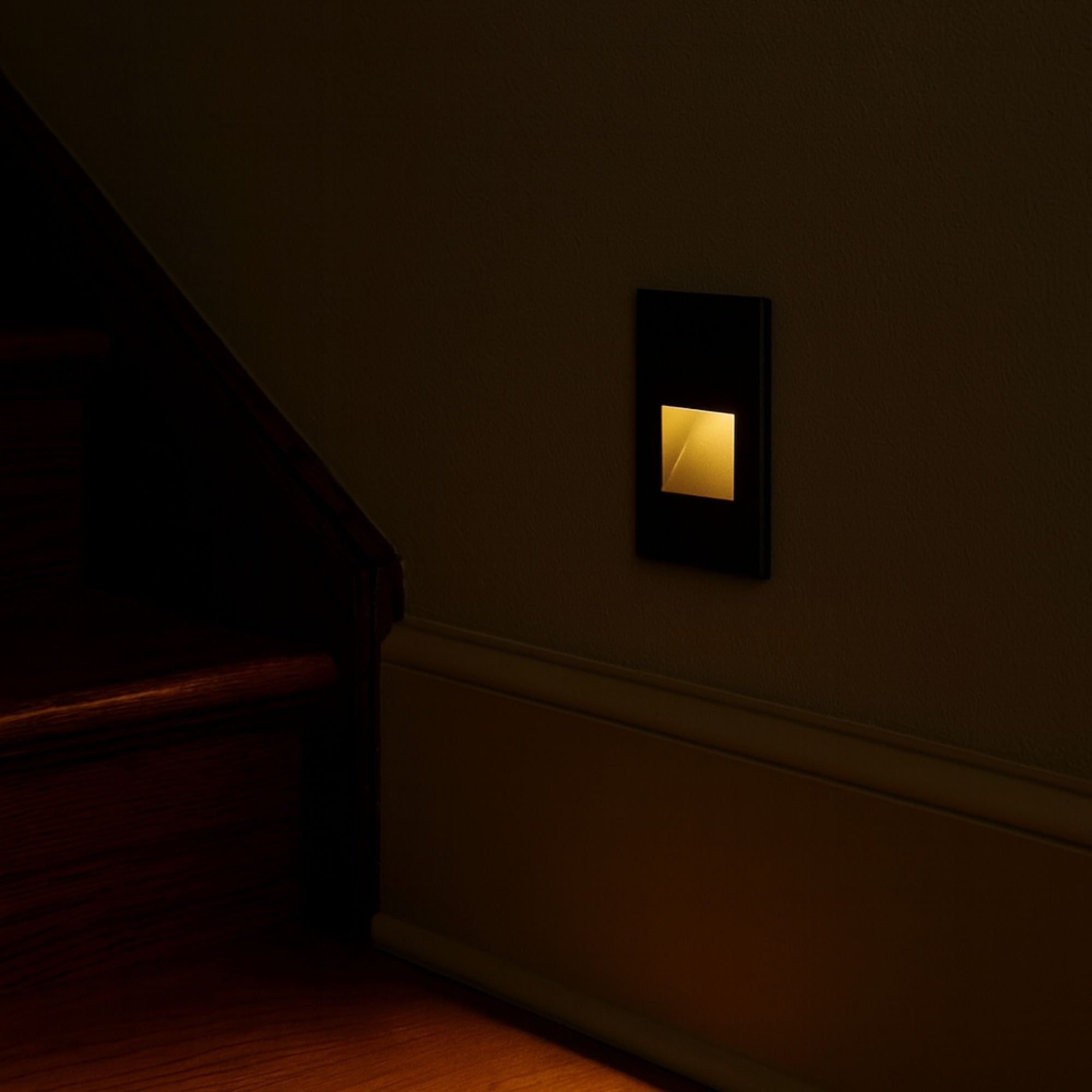 5" High LED Step and Wall Light, Black on Aluminum Finish, 2700K